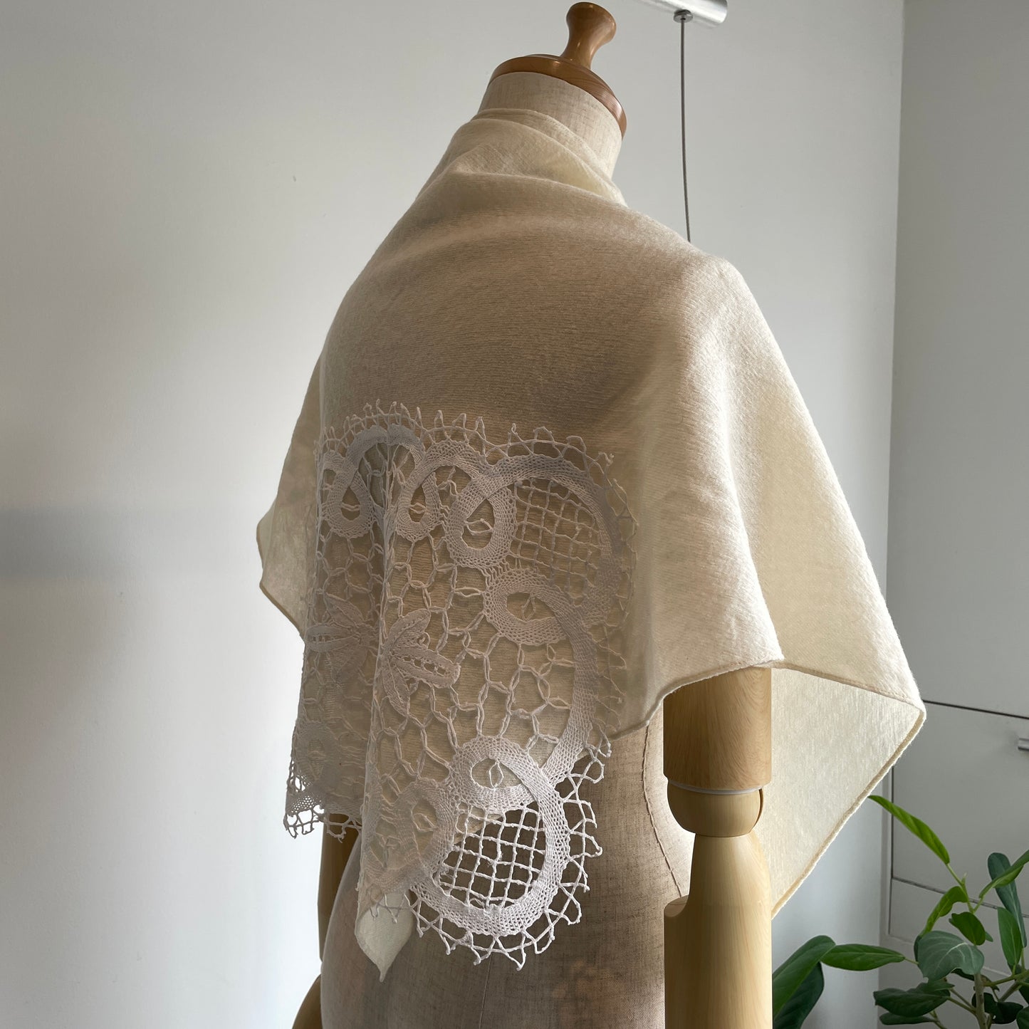 Heriter //triangular shawl H0-00-8001