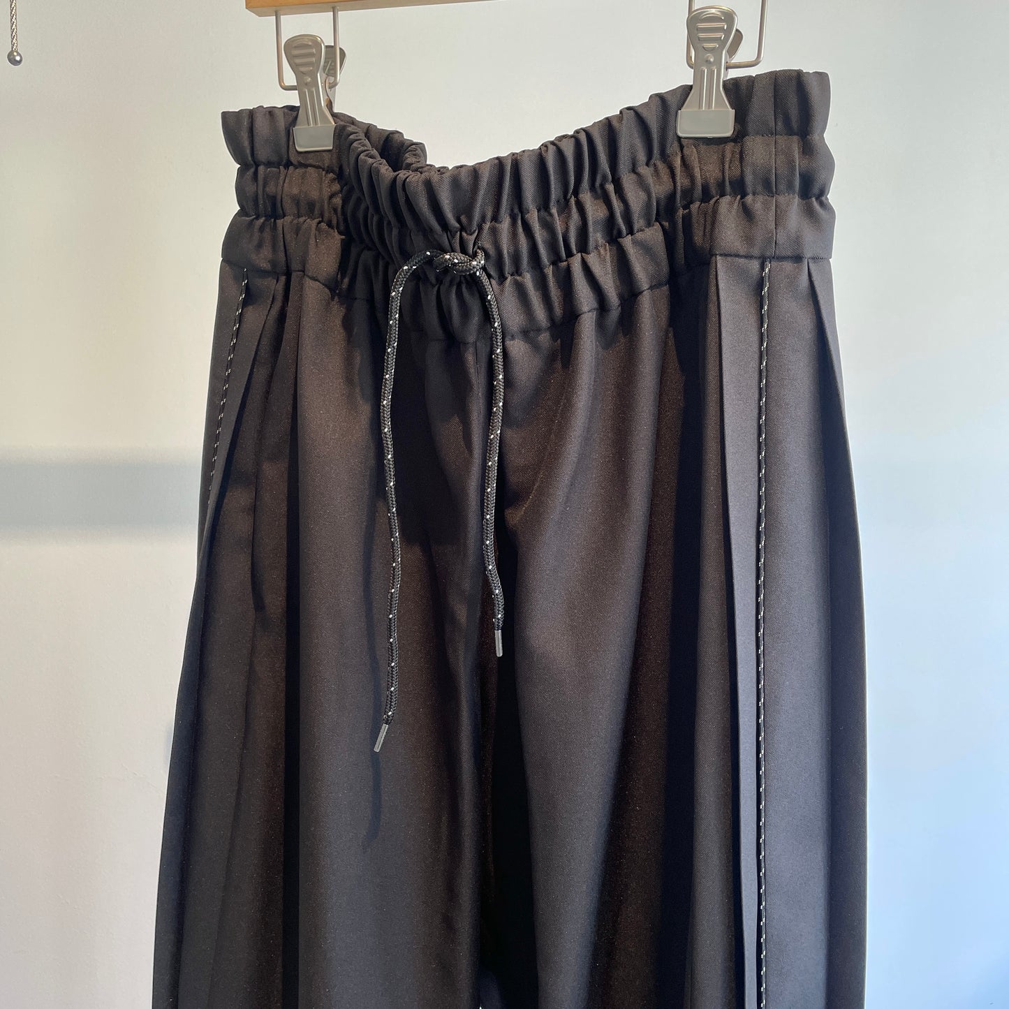itochi //Polyester Linon pleated track pants