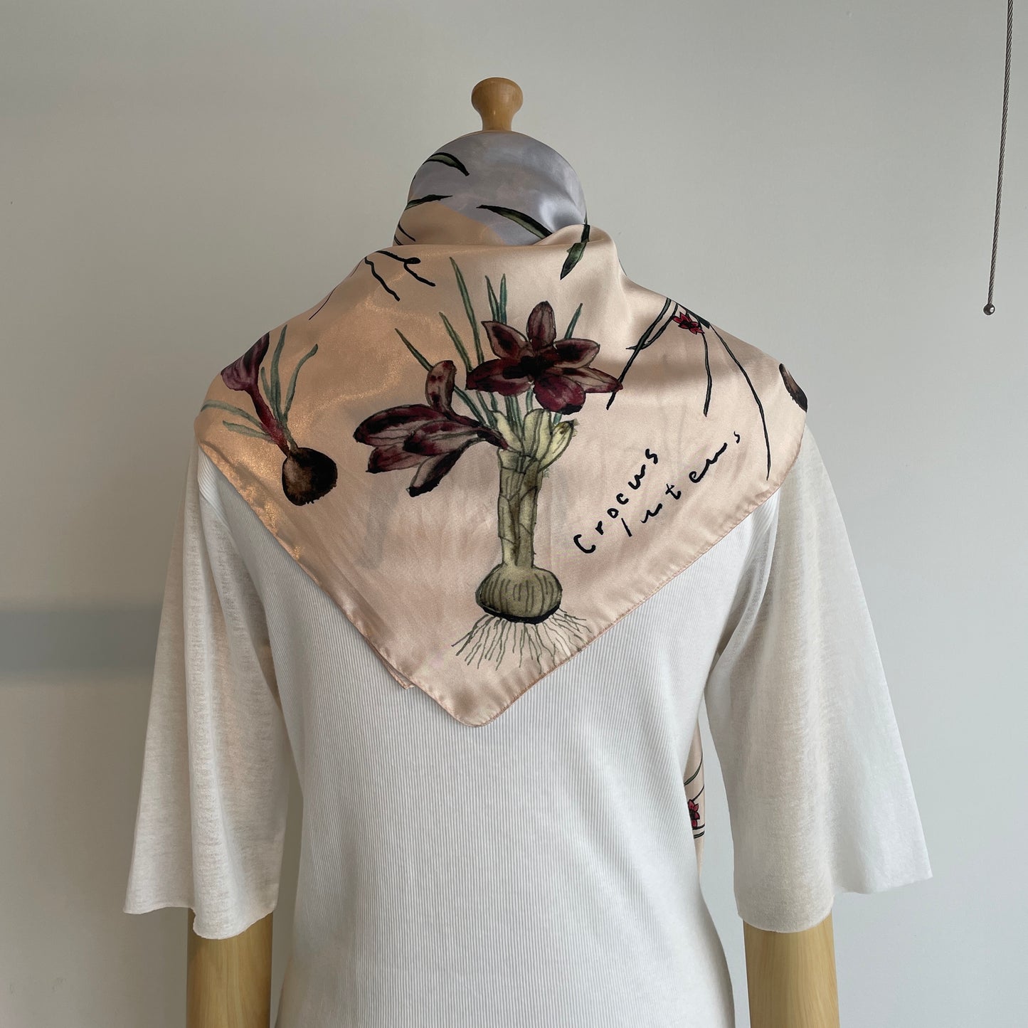 Sweet Little Nothing//vent de moe printed scarf〈馬と球根花〉