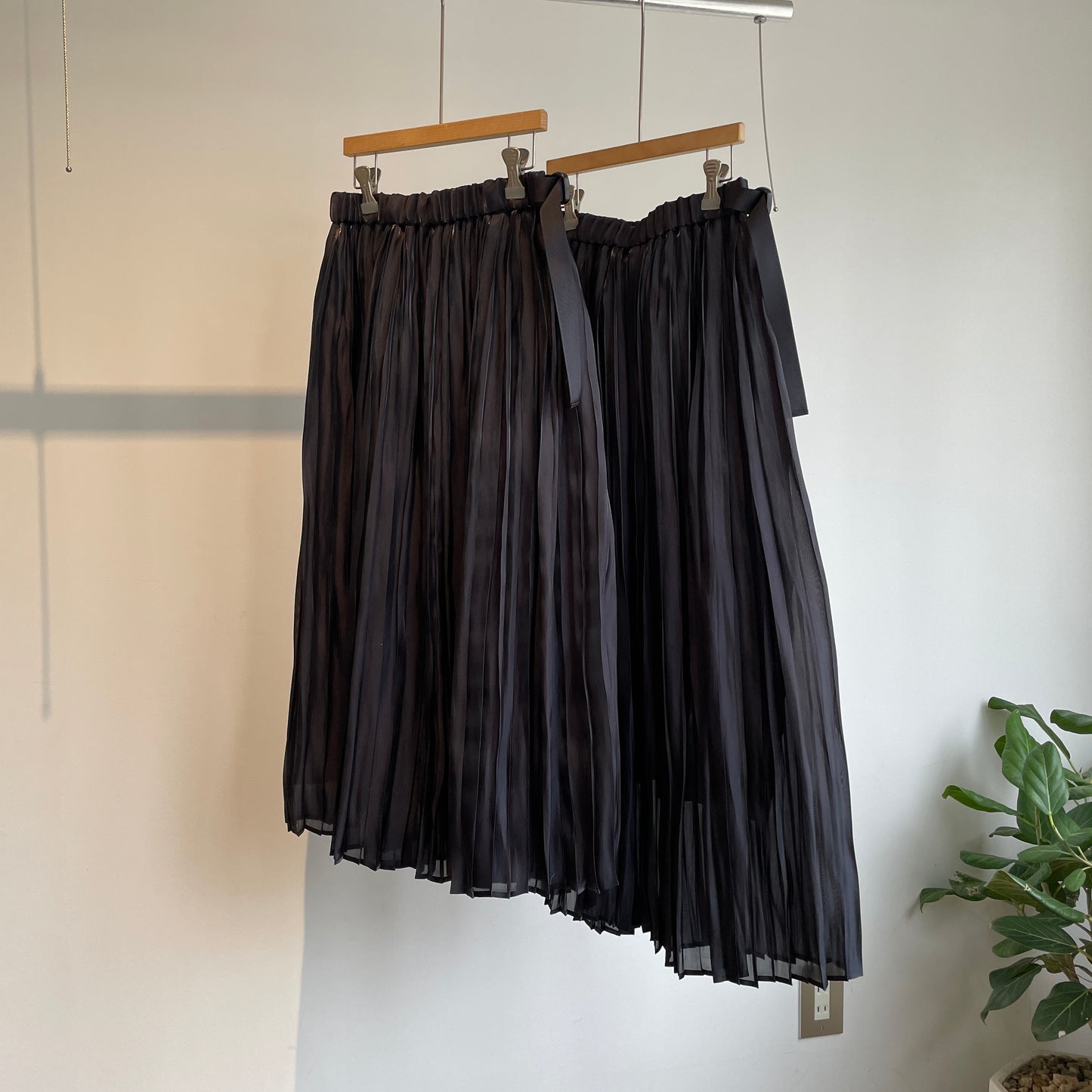 itochi //Aurora cloth double side pleated skirt / black