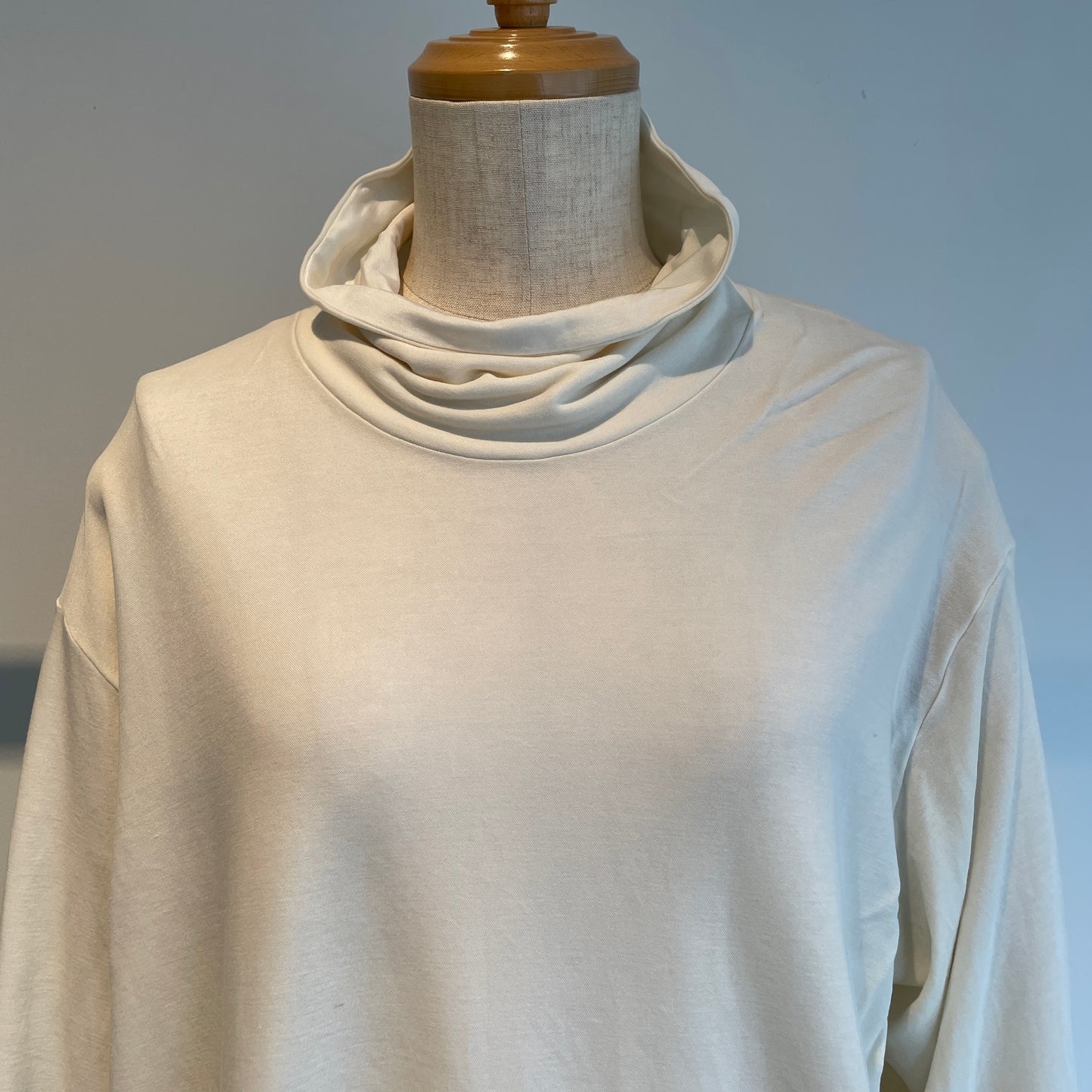 yuni //C/Cu モックロディback slit neck 1701CT005252
