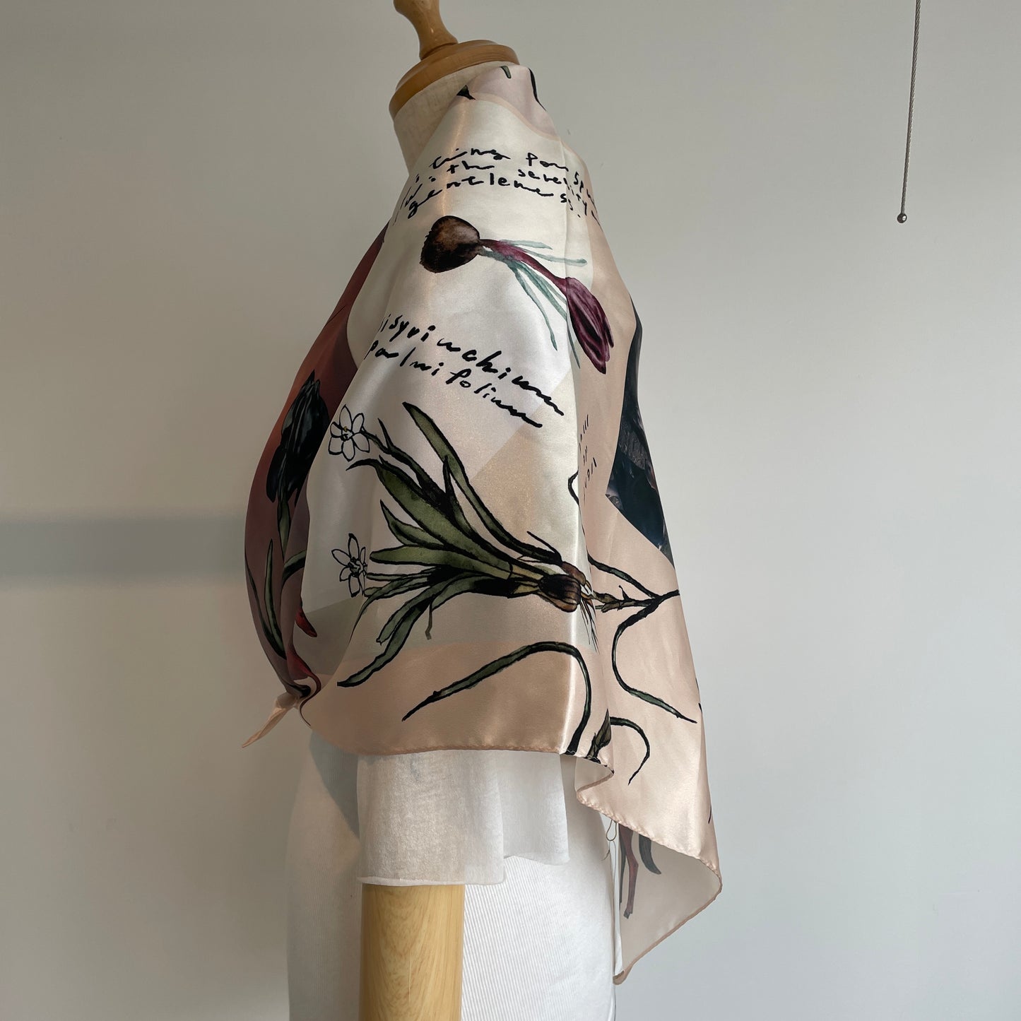Sweet Little Nothing//vent de moe printed scarf〈馬と球根花〉