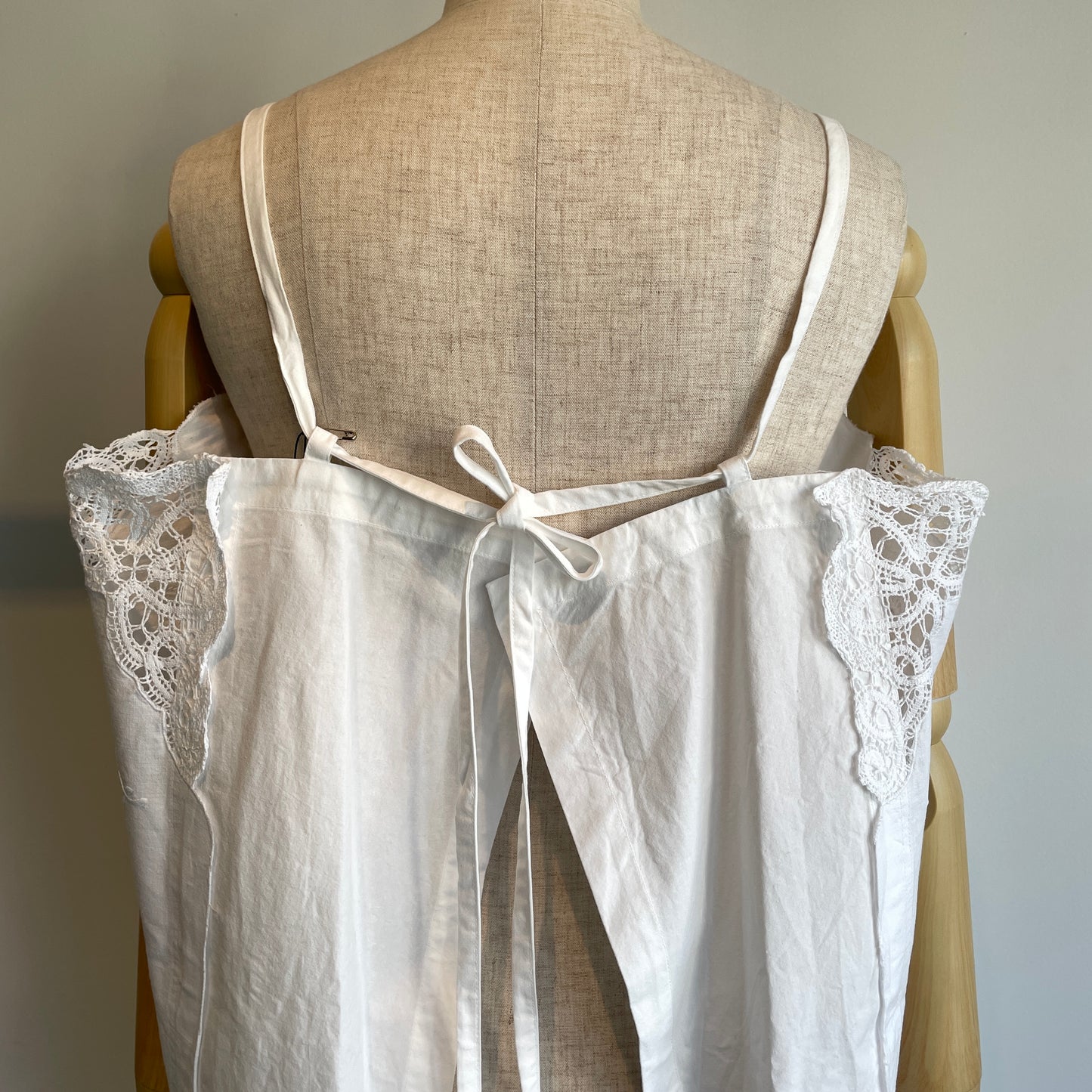 Heriter //bobbin lace tablecloth aprondress H0-00-7046