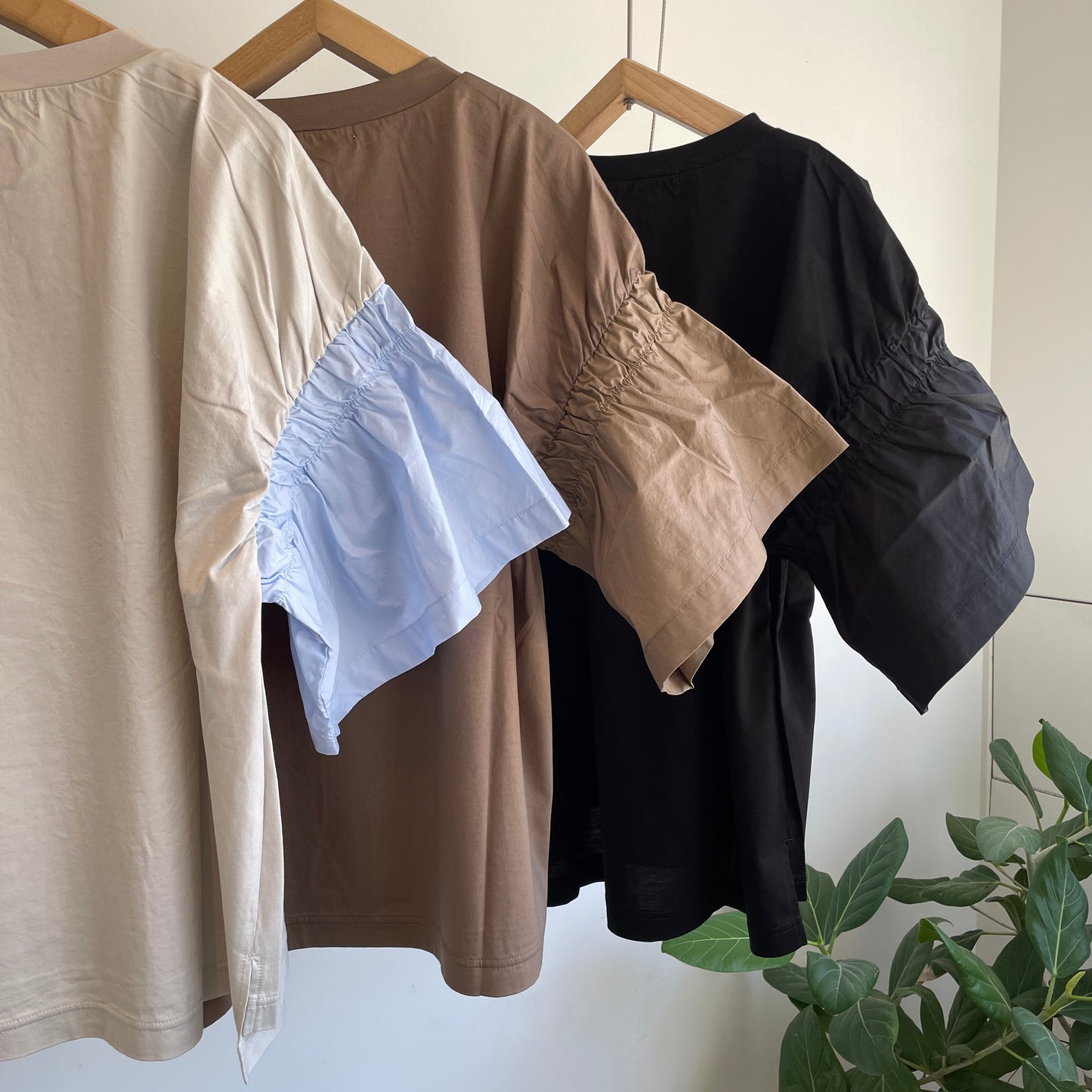universaltissu //コンパクトクールローレル天竺バイカラーギャザースリーブTシャツ US253CT002