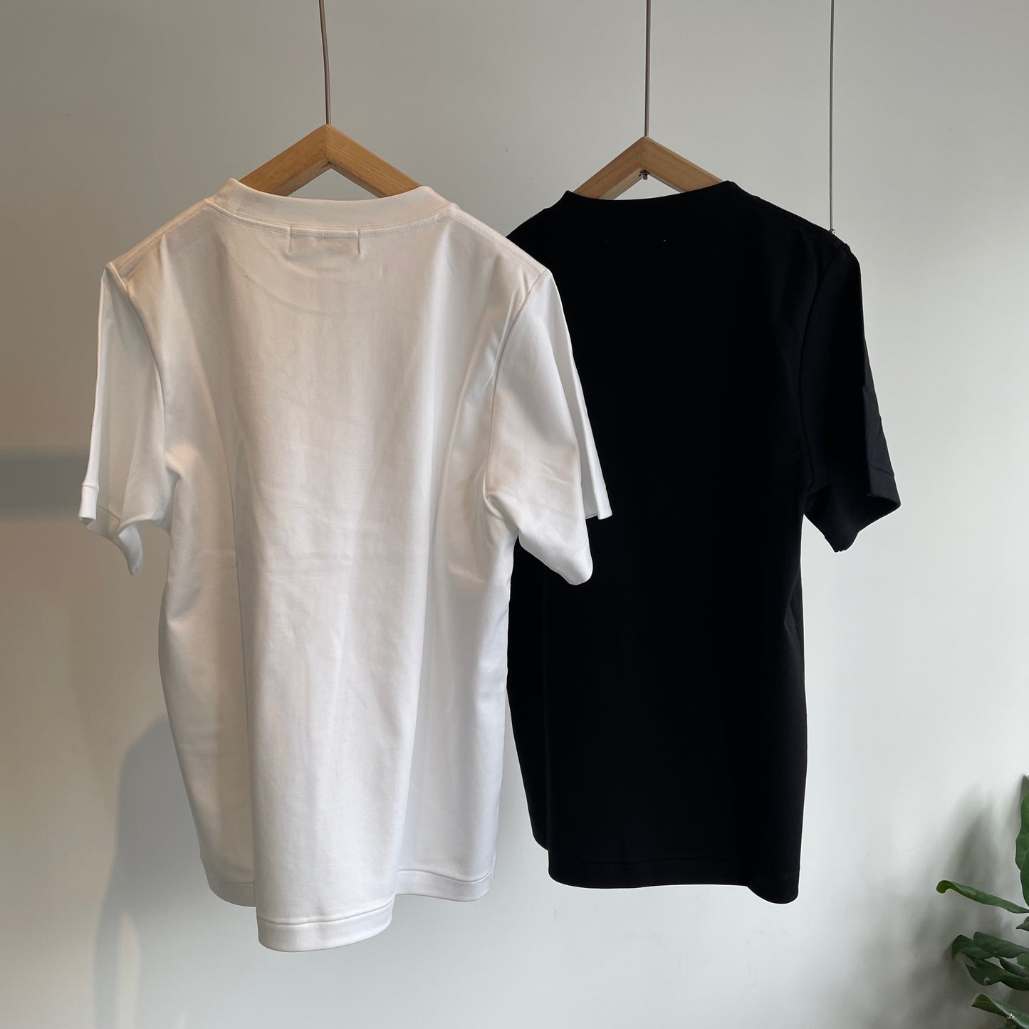 itochi //Suvin cotton smooth crew neck t-shirt