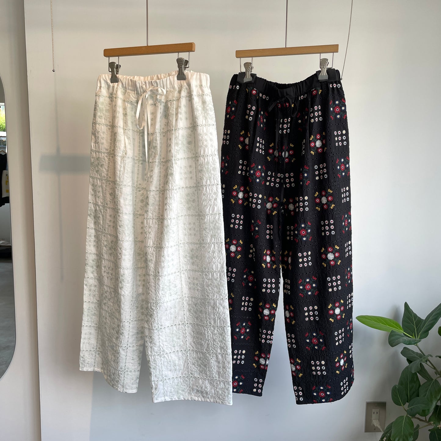 yuni//eyelet embroidelyイージーパンツ 1701PT032251