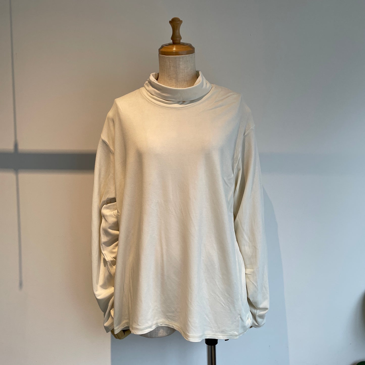 yuni //C/Cu モックロディback slit neck 1701CT005252