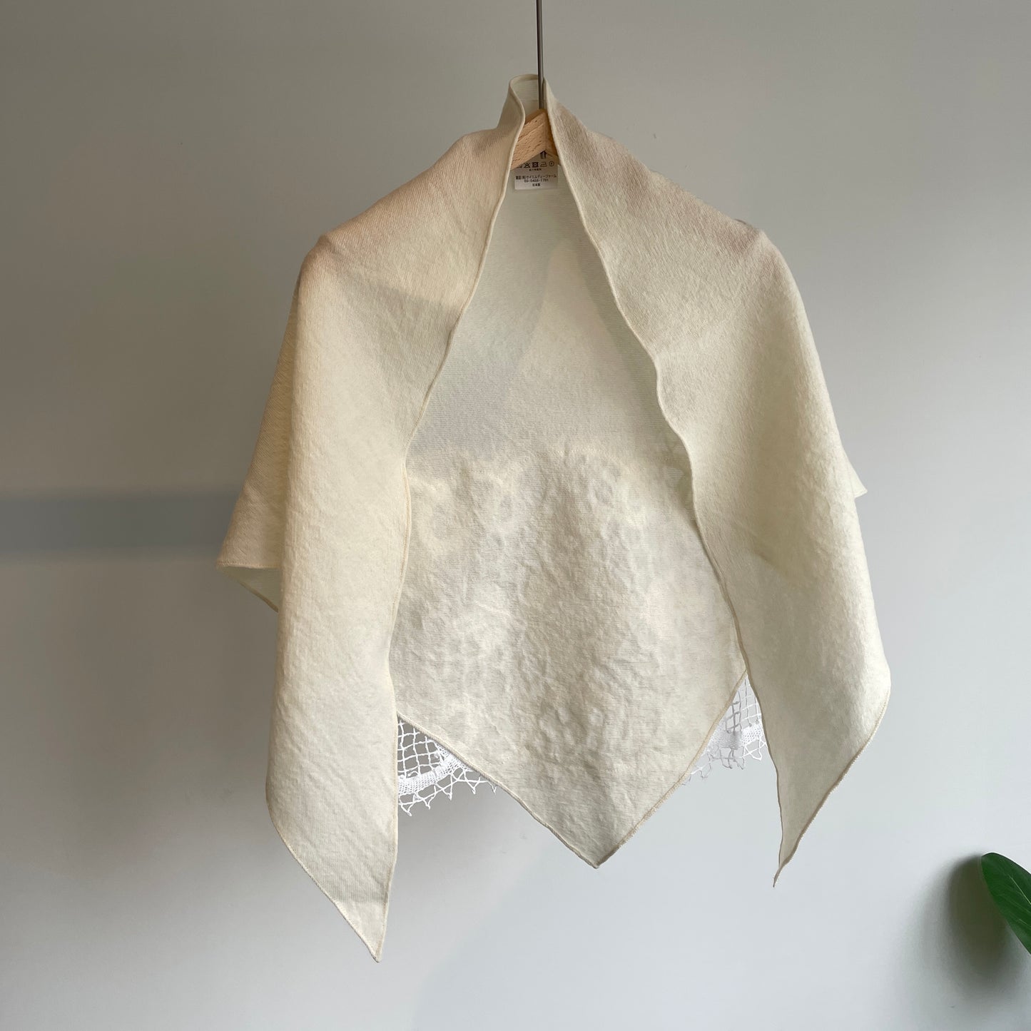 Heriter //triangular shawl H0-00-8001