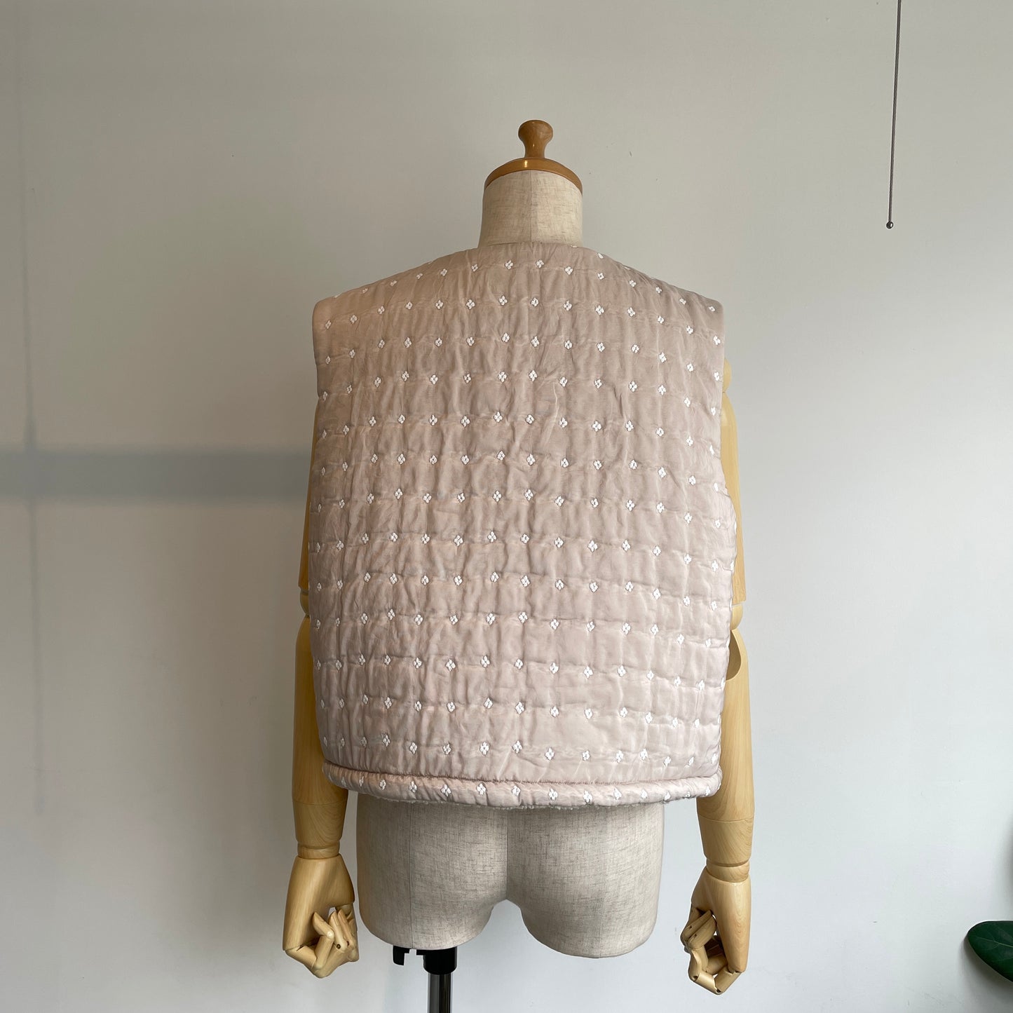 qiri //flower dot quilt jacquard ショートリバーシブルベスト 6301BL008252