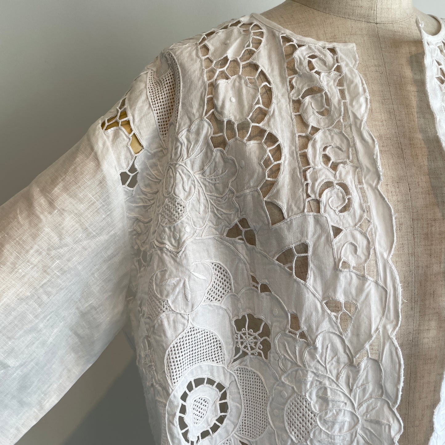 heriter//cutwork parts robe H0-00-3032