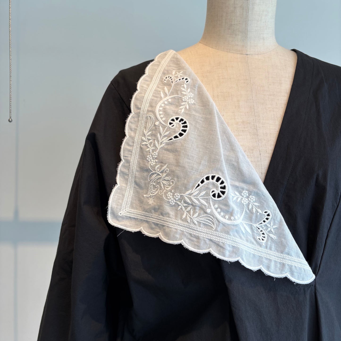 NATIVE VILLAGE//No.07 landscape : 風景 刺繍襟ダーツドレス(black)