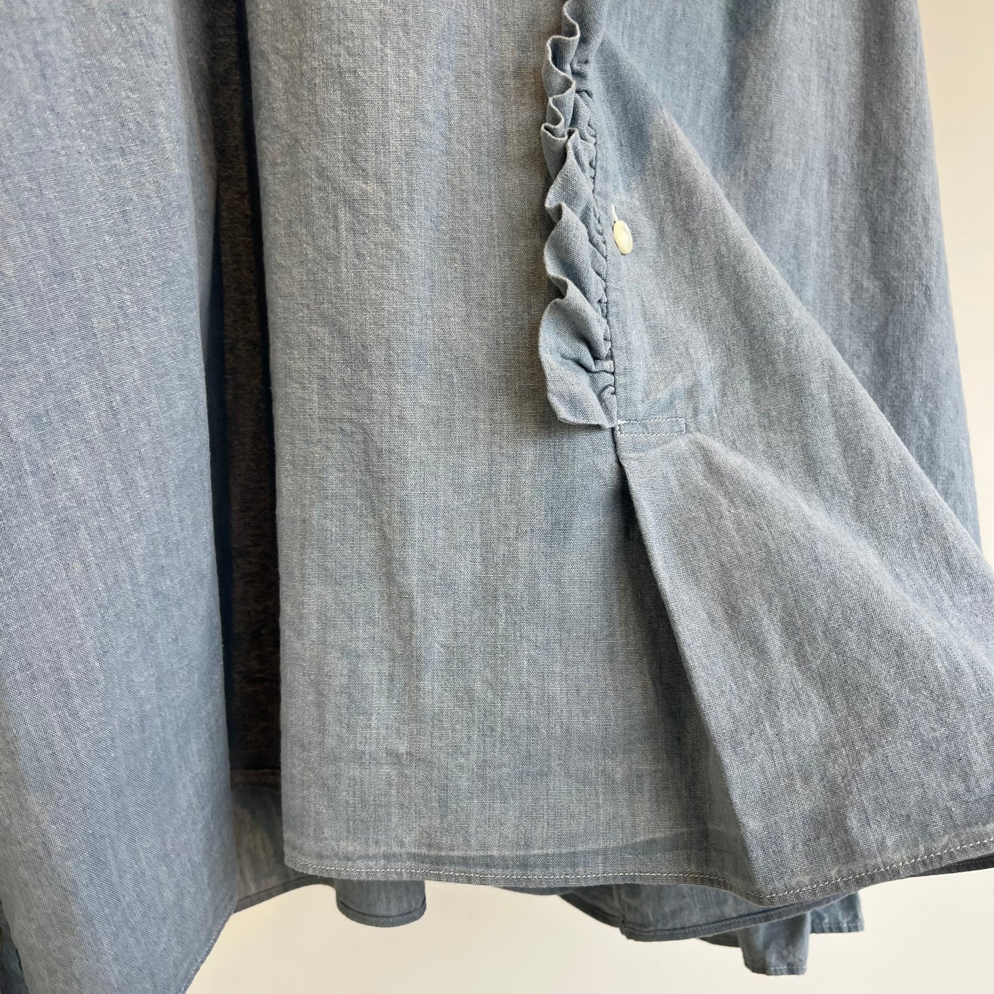 HAVERSACK//5ozシャンブレーフリルブラウス 622521