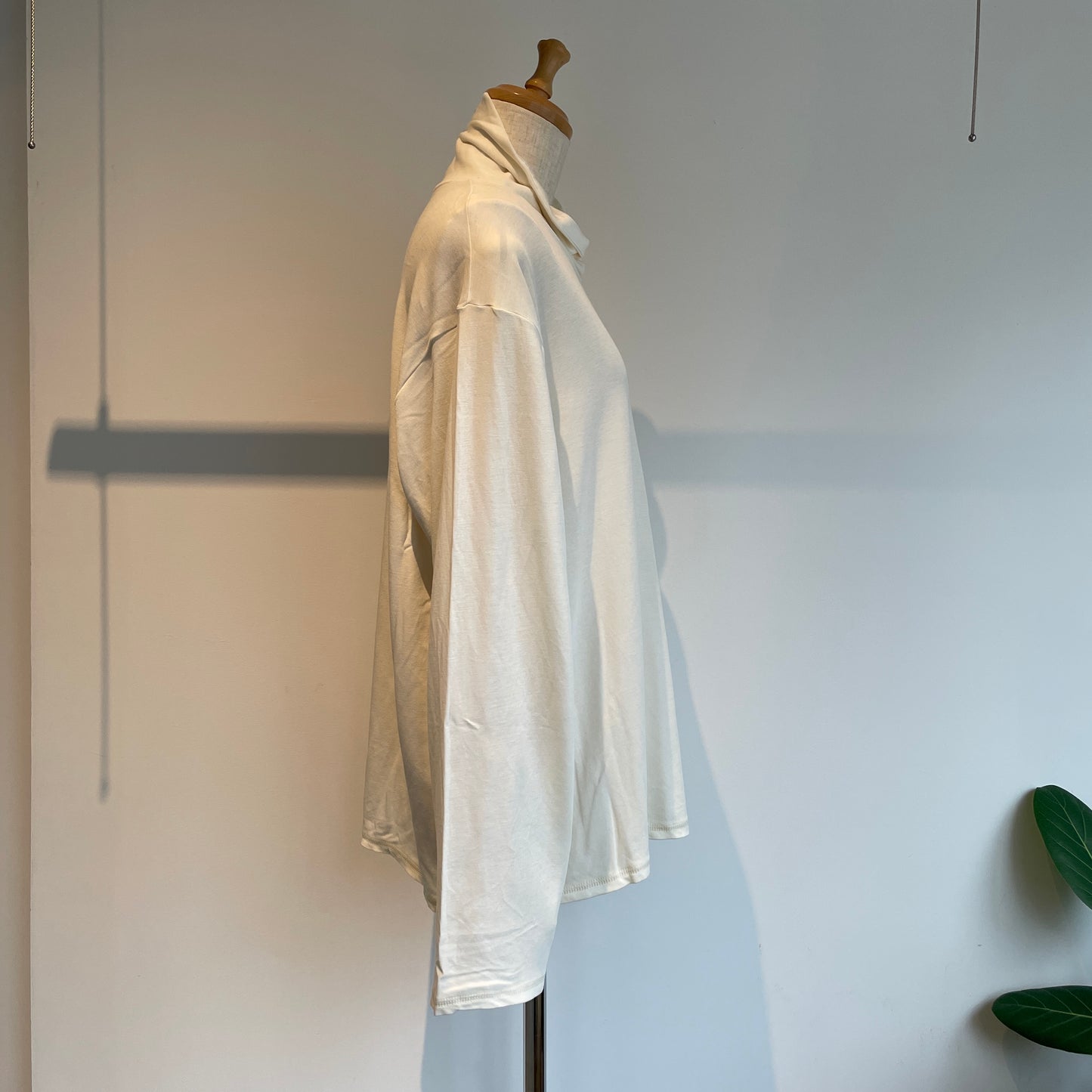 yuni //C/Cu モックロディback slit neck 1701CT005252