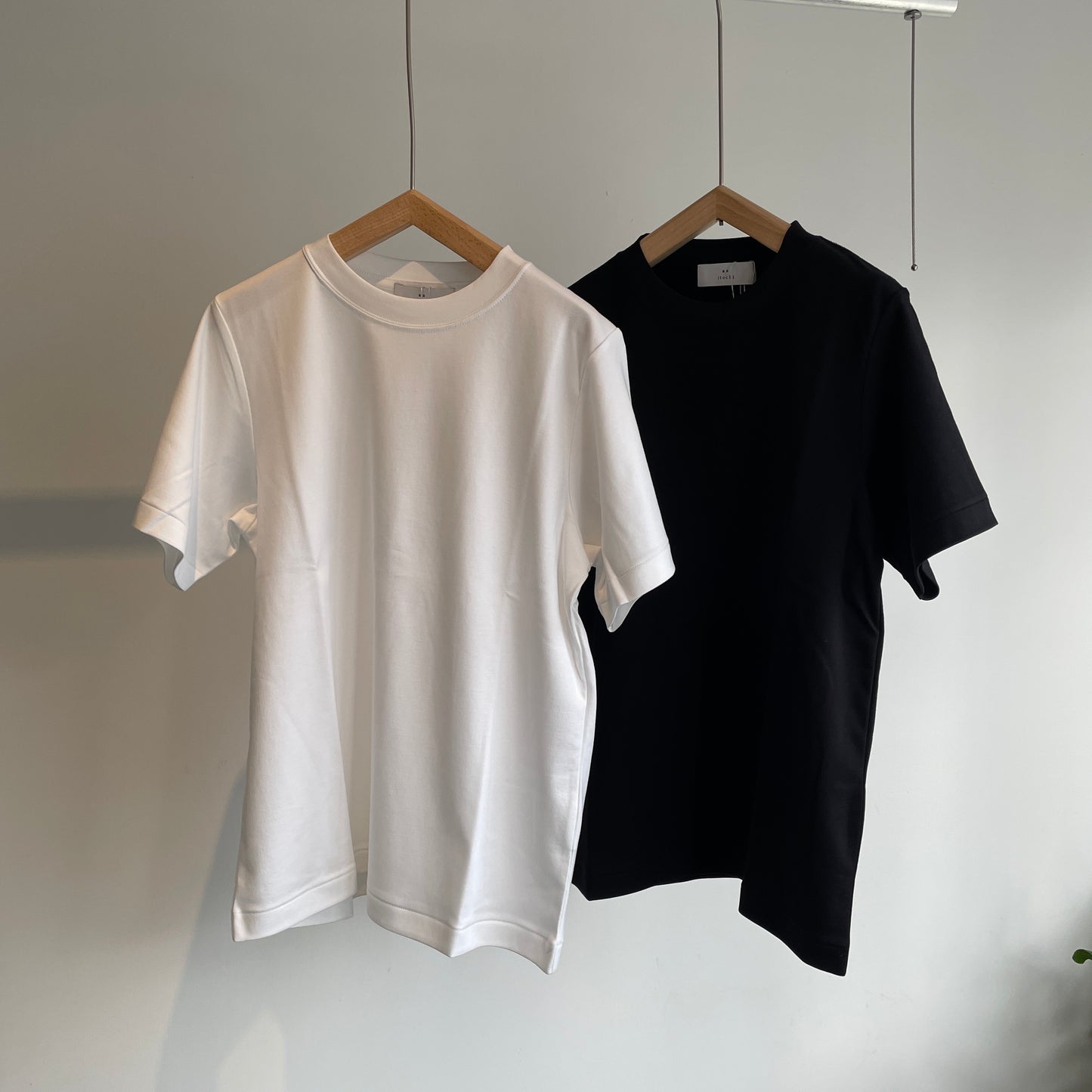 itochi //Suvin cotton smooth crew neck t-shirt