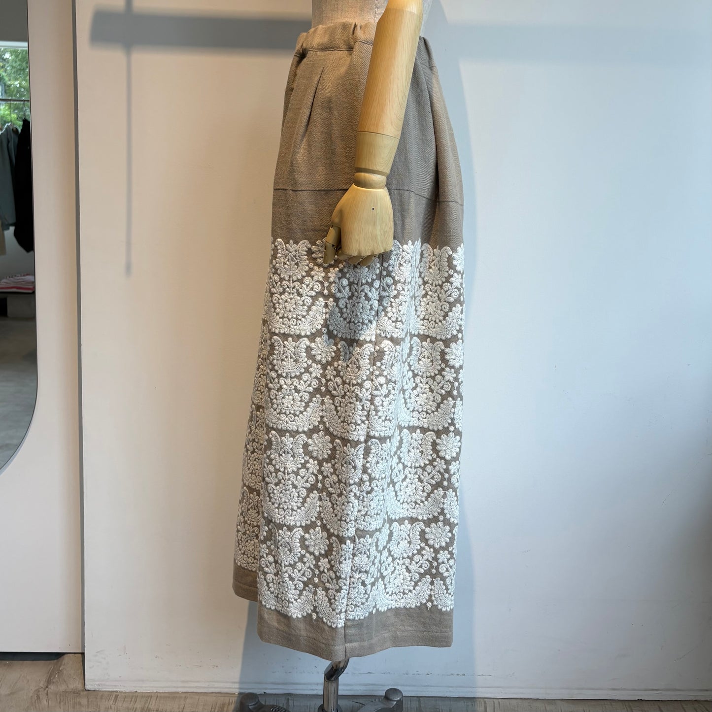 qiri//irásos embroidery cocoon skirt  6301SK003252