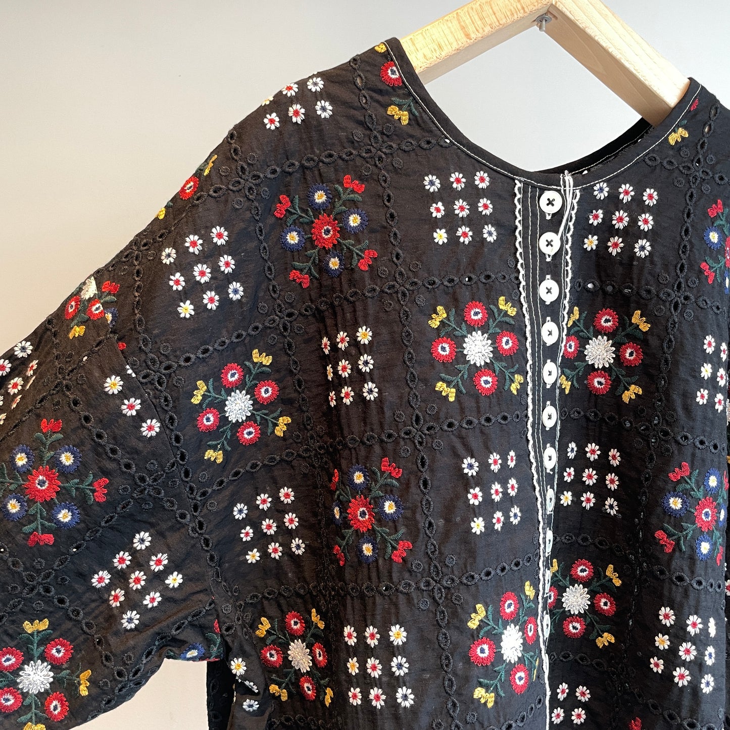 yuni//eyelet embroidely haori ブラウス 1701BL044251