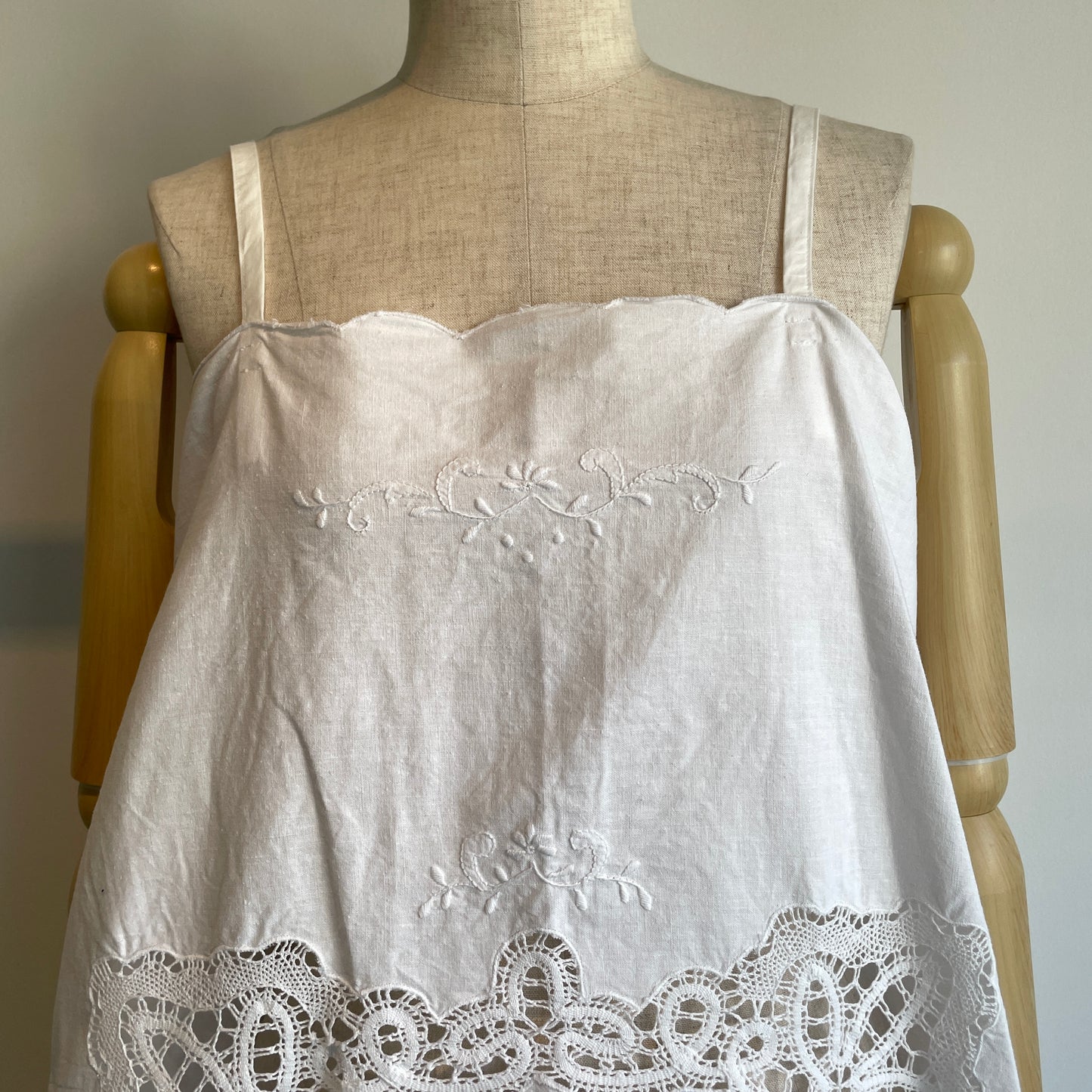 Heriter //bobbin lace tablecloth aprondress H0-00-7046