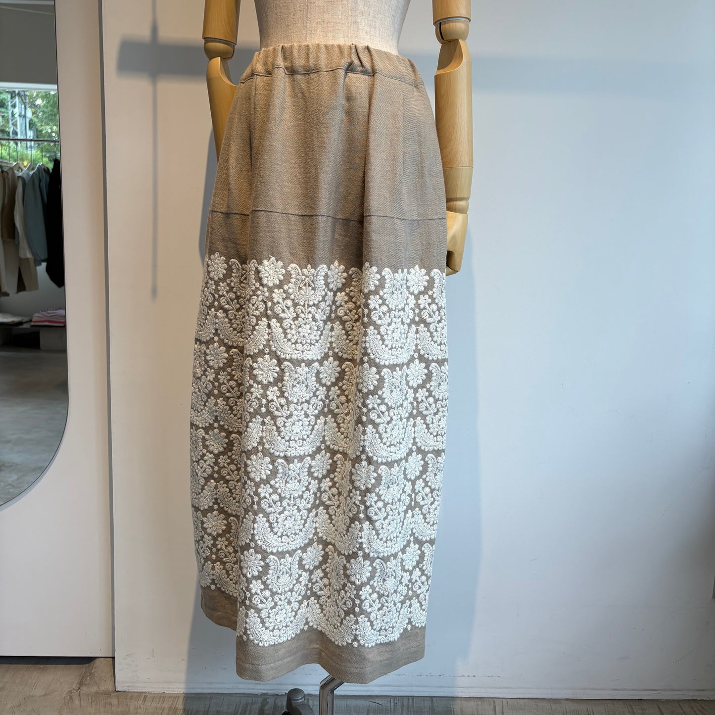 qiri//irásos embroidery cocoon skirt  6301SK003252