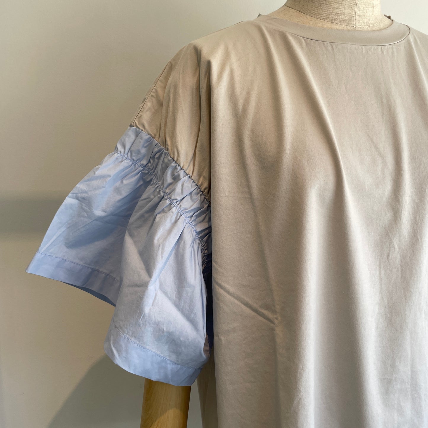 universaltissu //コンパクトクールローレル天竺バイカラーギャザースリーブTシャツ US253CT002