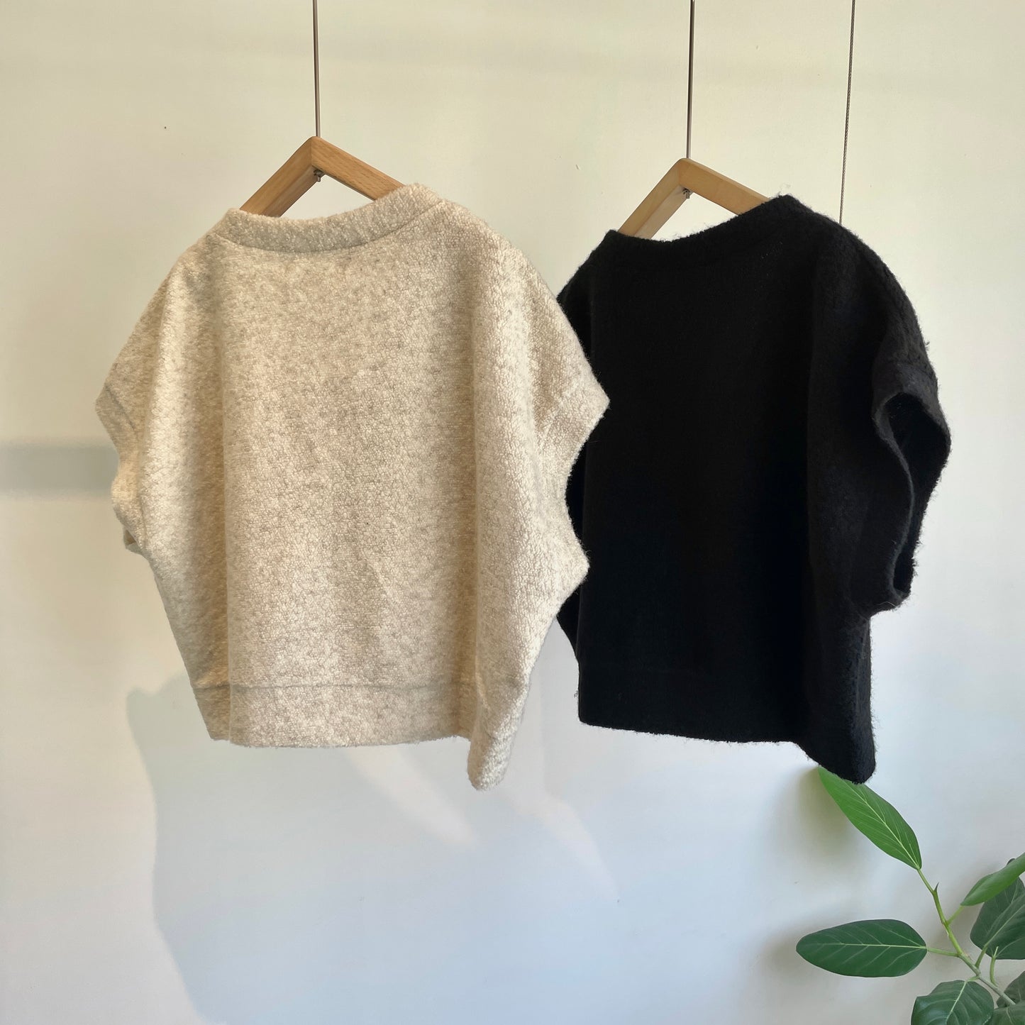 universaltissu//リサイクルウールパイル裏毛 VネックベストUT253CT010