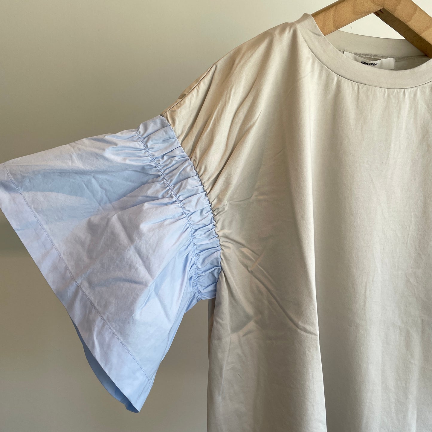 universaltissu //コンパクトクールローレル天竺バイカラーギャザースリーブTシャツ US253CT002