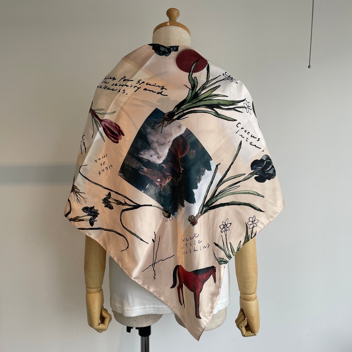 Sweet Little Nothing//vent de moe printed scarf〈馬と球根花〉