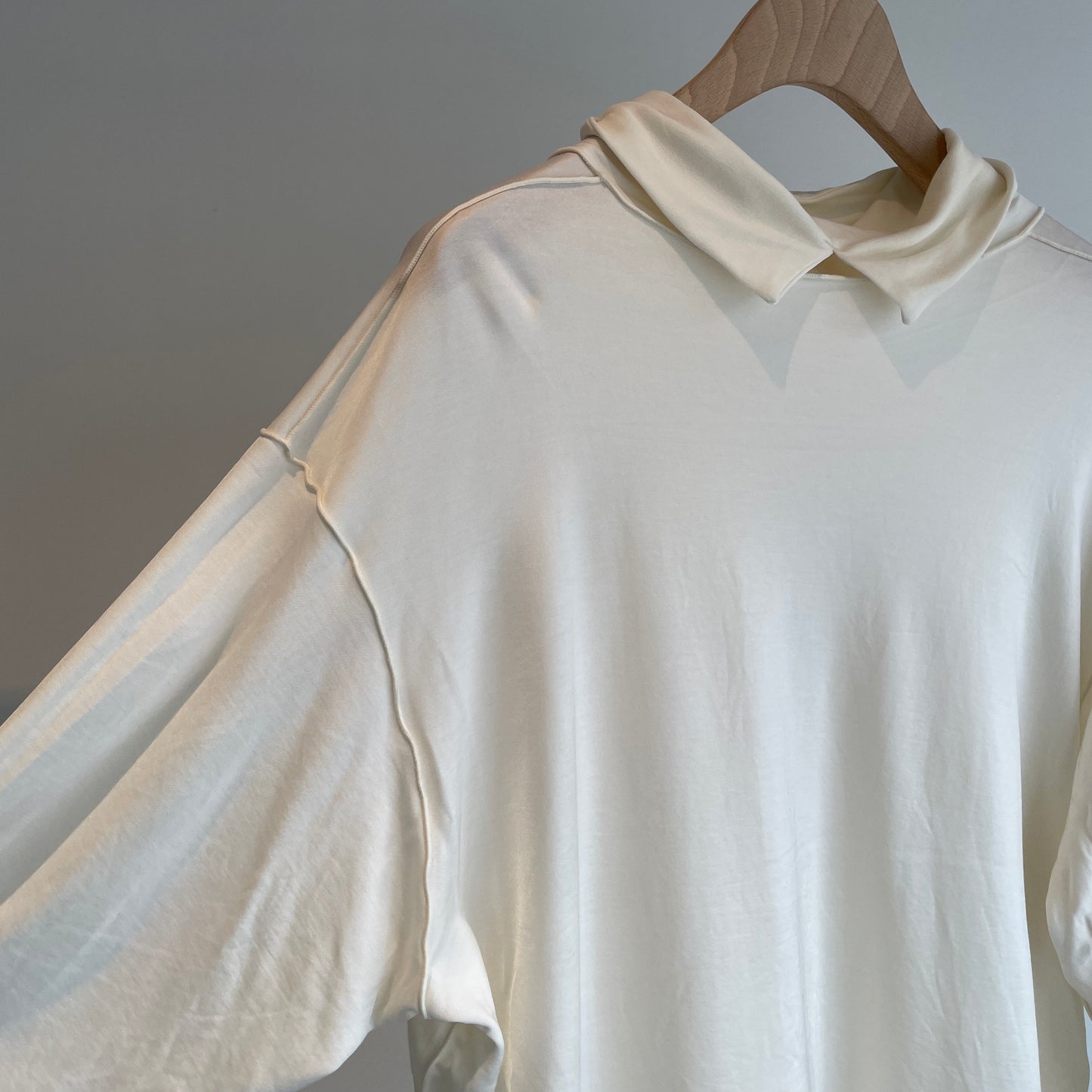 yuni //C/Cu モックロディback slit neck 1701CT005252