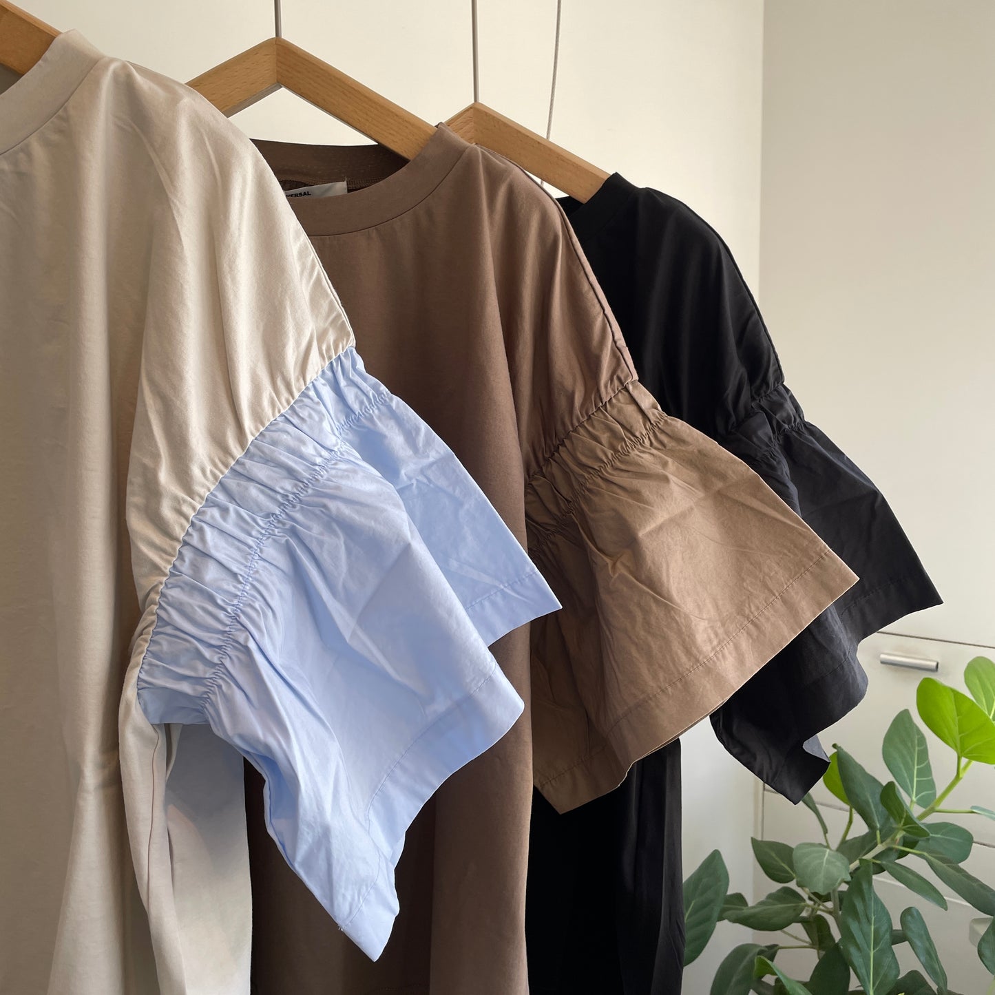 universaltissu //コンパクトクールローレル天竺バイカラーギャザースリーブTシャツ US253CT002