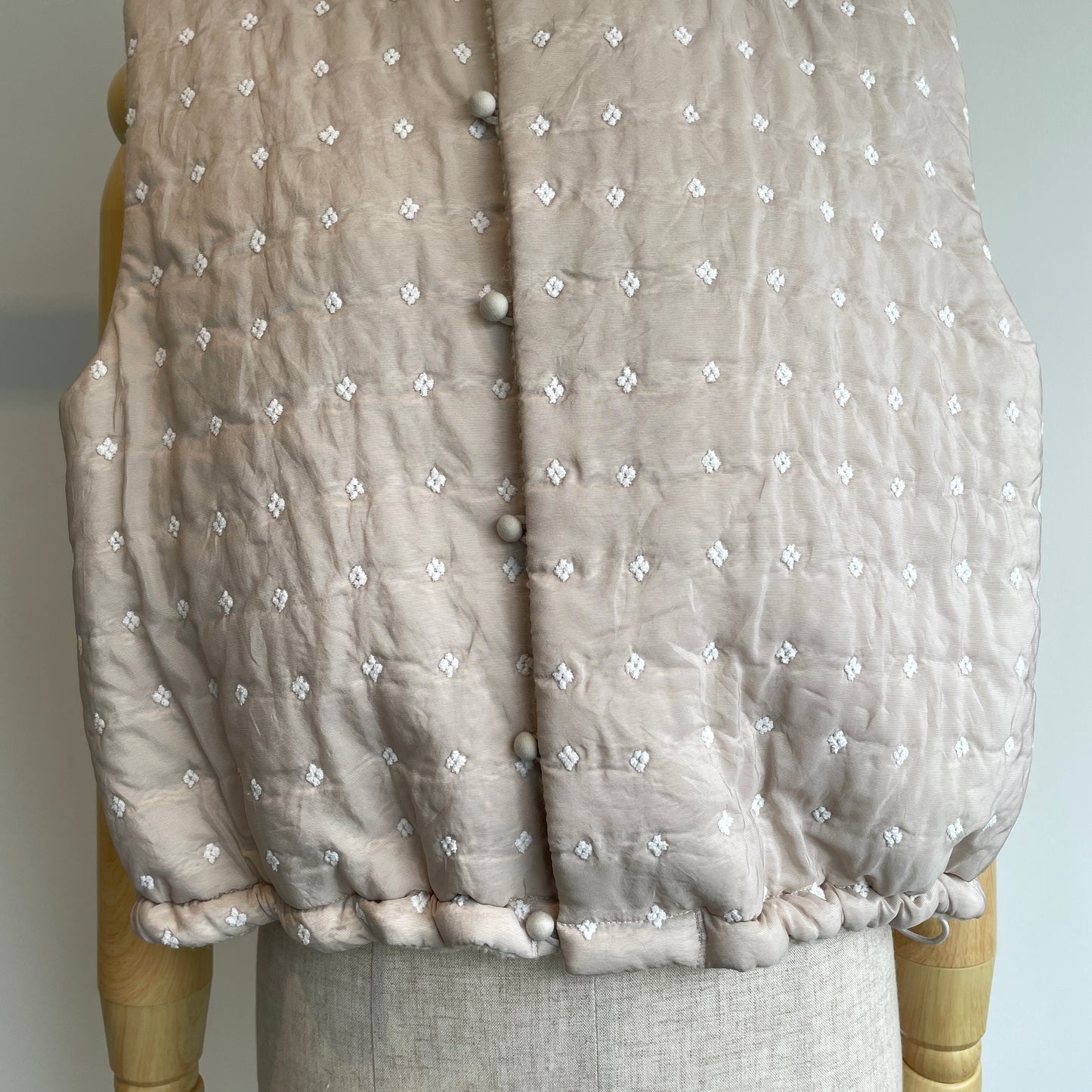 qiri //flower dot quilt jacquard ショートリバーシブルベスト 6301BL008252