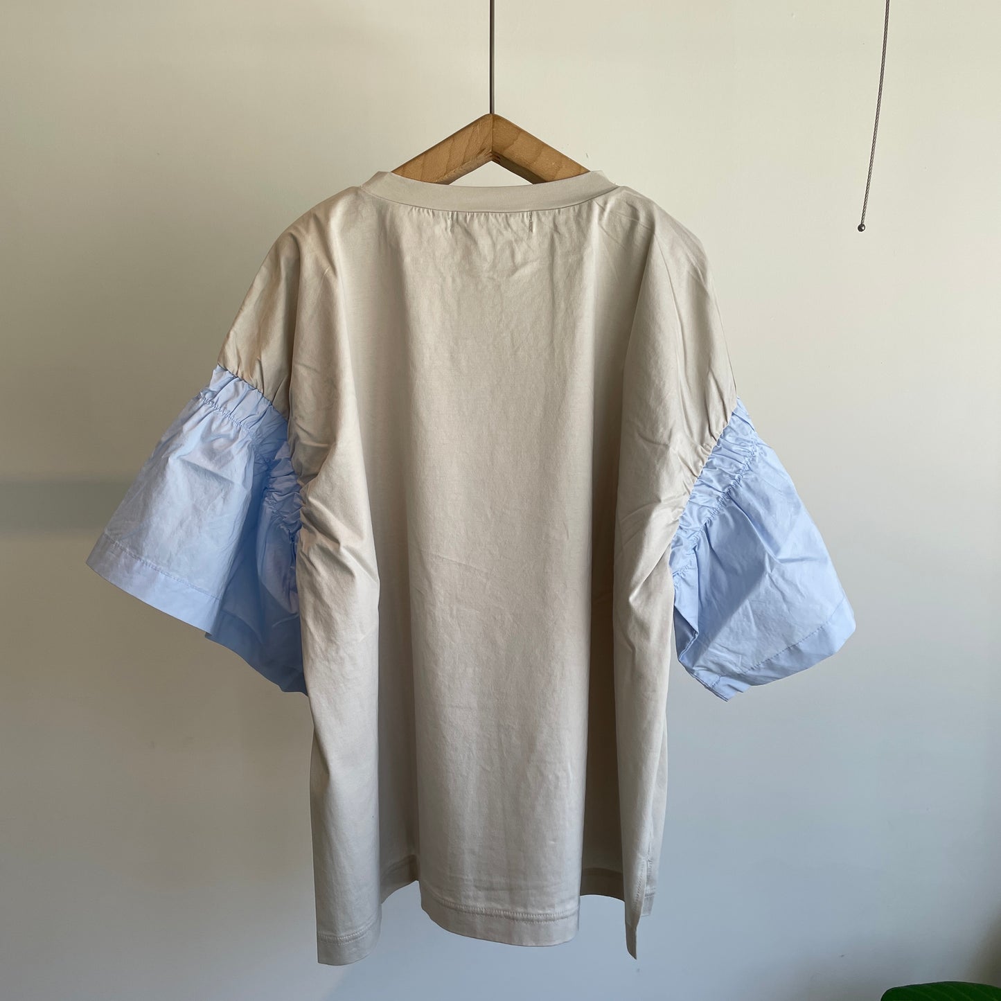 universaltissu //コンパクトクールローレル天竺バイカラーギャザースリーブTシャツ US253CT002