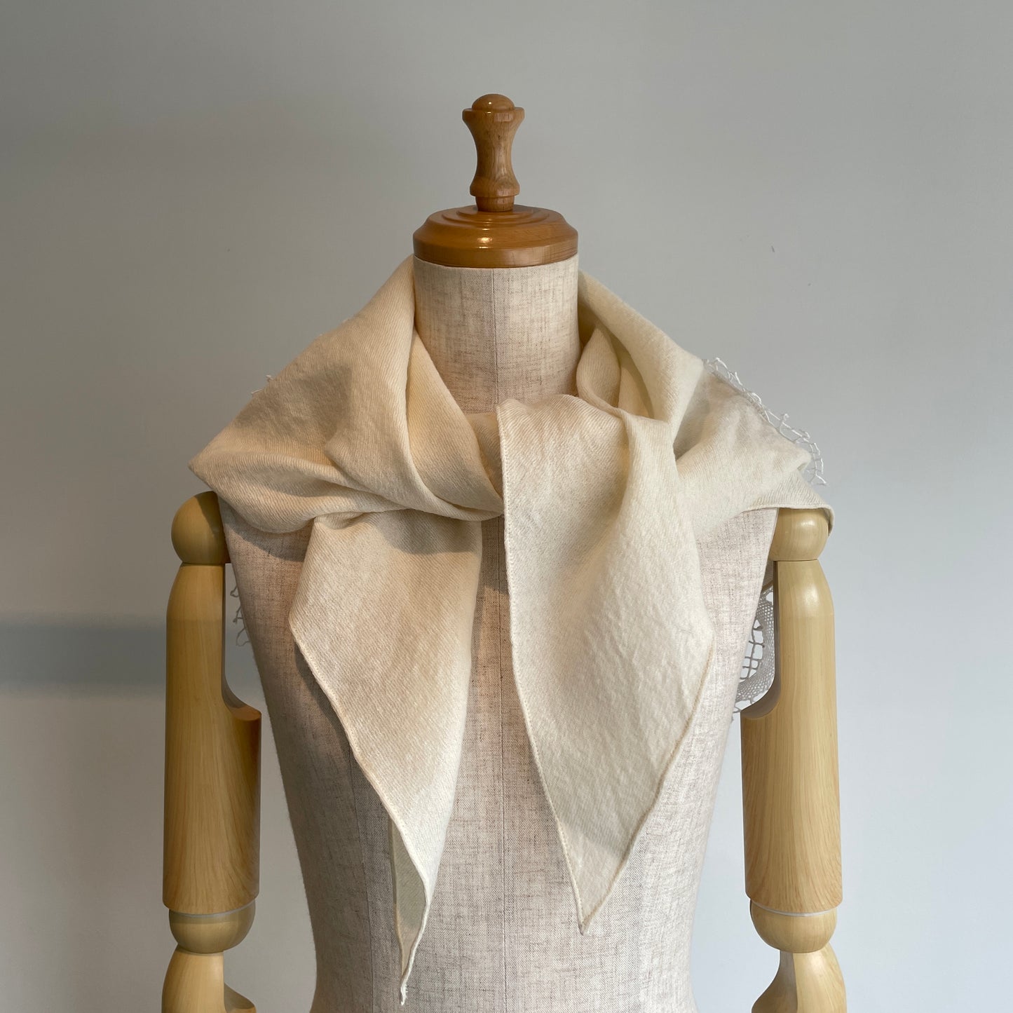 Heriter //triangular shawl H0-00-8001