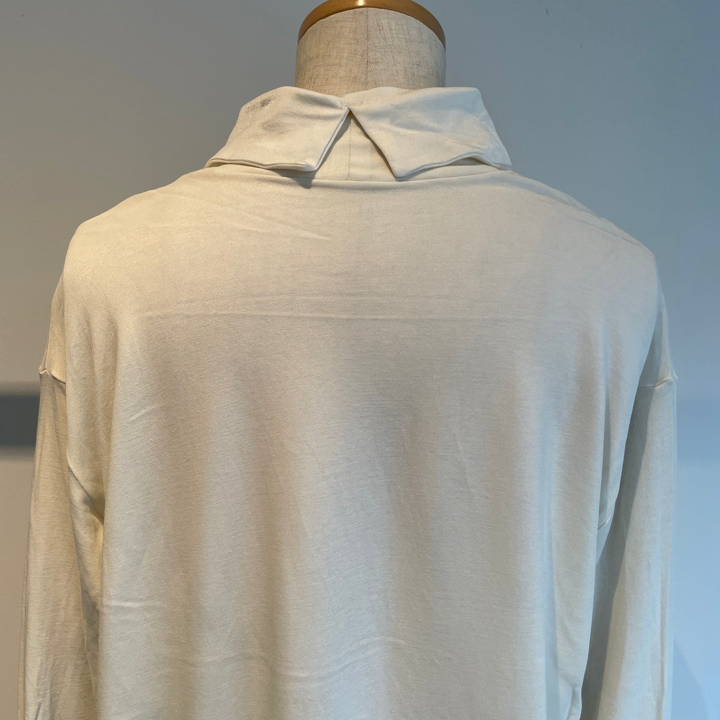 yuni //C/Cu モックロディback slit neck 1701CT005252