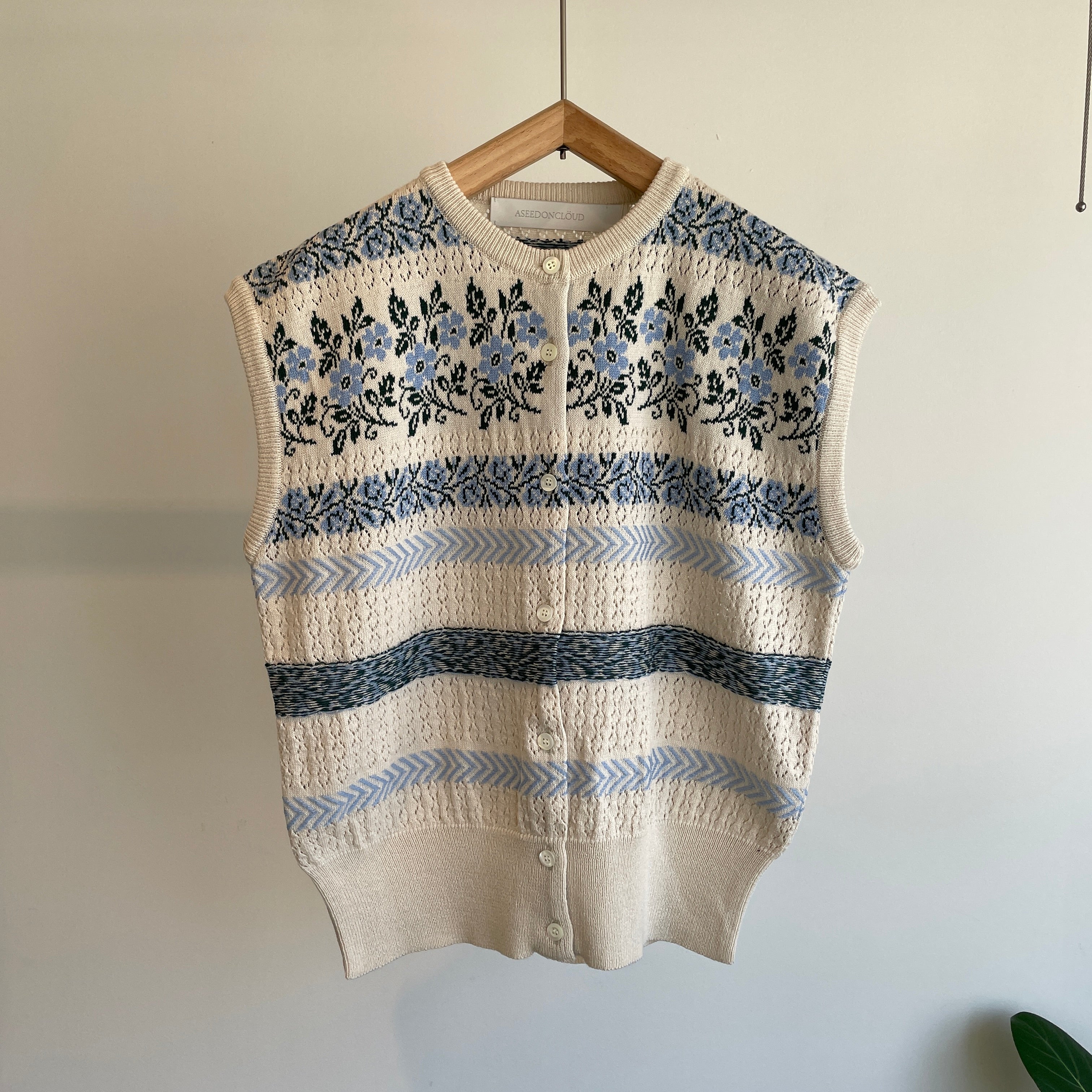 春夏　白洋舎済　ADORE  アドーア　LE PHIL ニット　ブルー系 ASEEDONCLOUD //Flower Jacquard Knit Vest 261806 – hibikiru