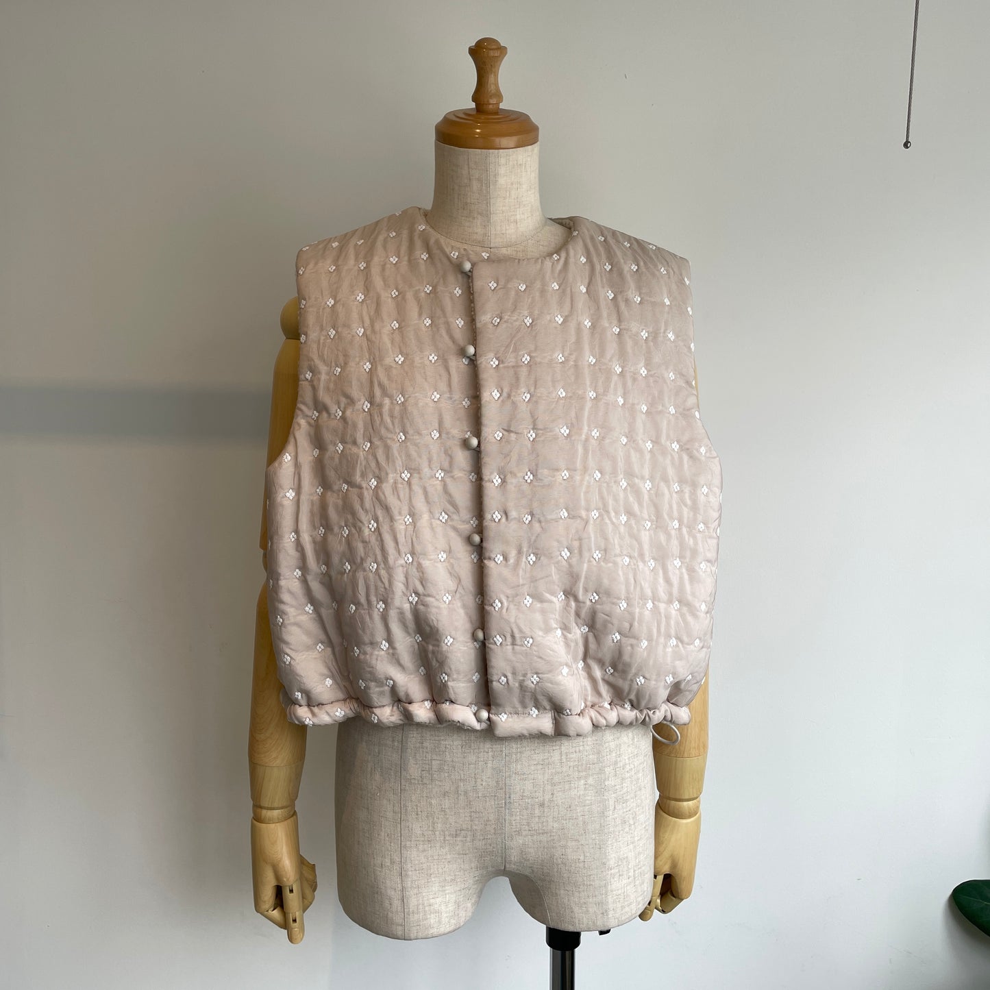 qiri //flower dot quilt jacquard ショートリバーシブルベスト 6301BL008252