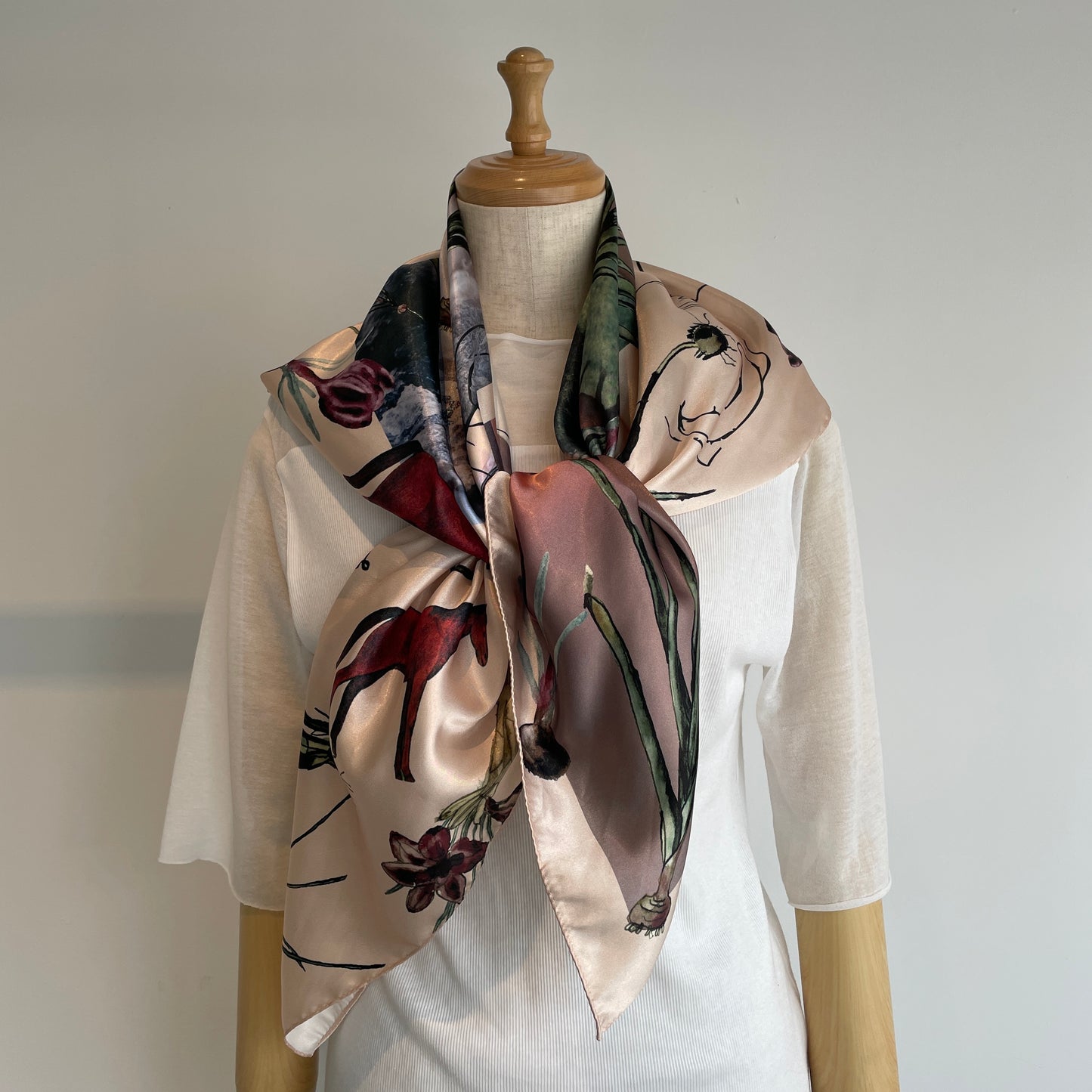 Sweet Little Nothing//vent de moe printed scarf〈馬と球根花〉