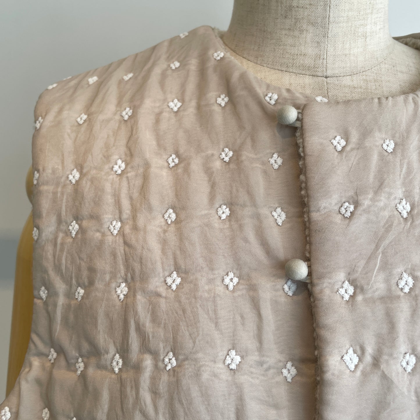 qiri //flower dot quilt jacquard ショートリバーシブルベスト 6301BL008252