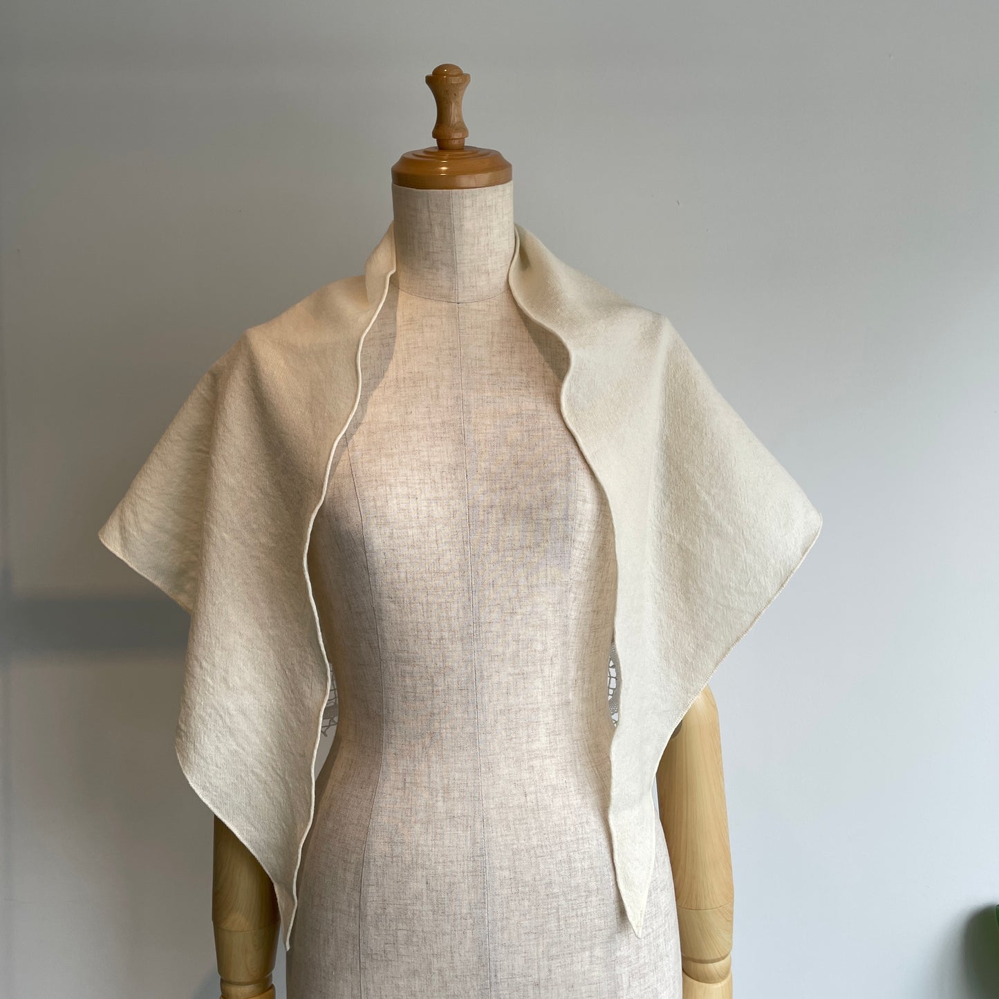 Heriter //triangular shawl H0-00-8001