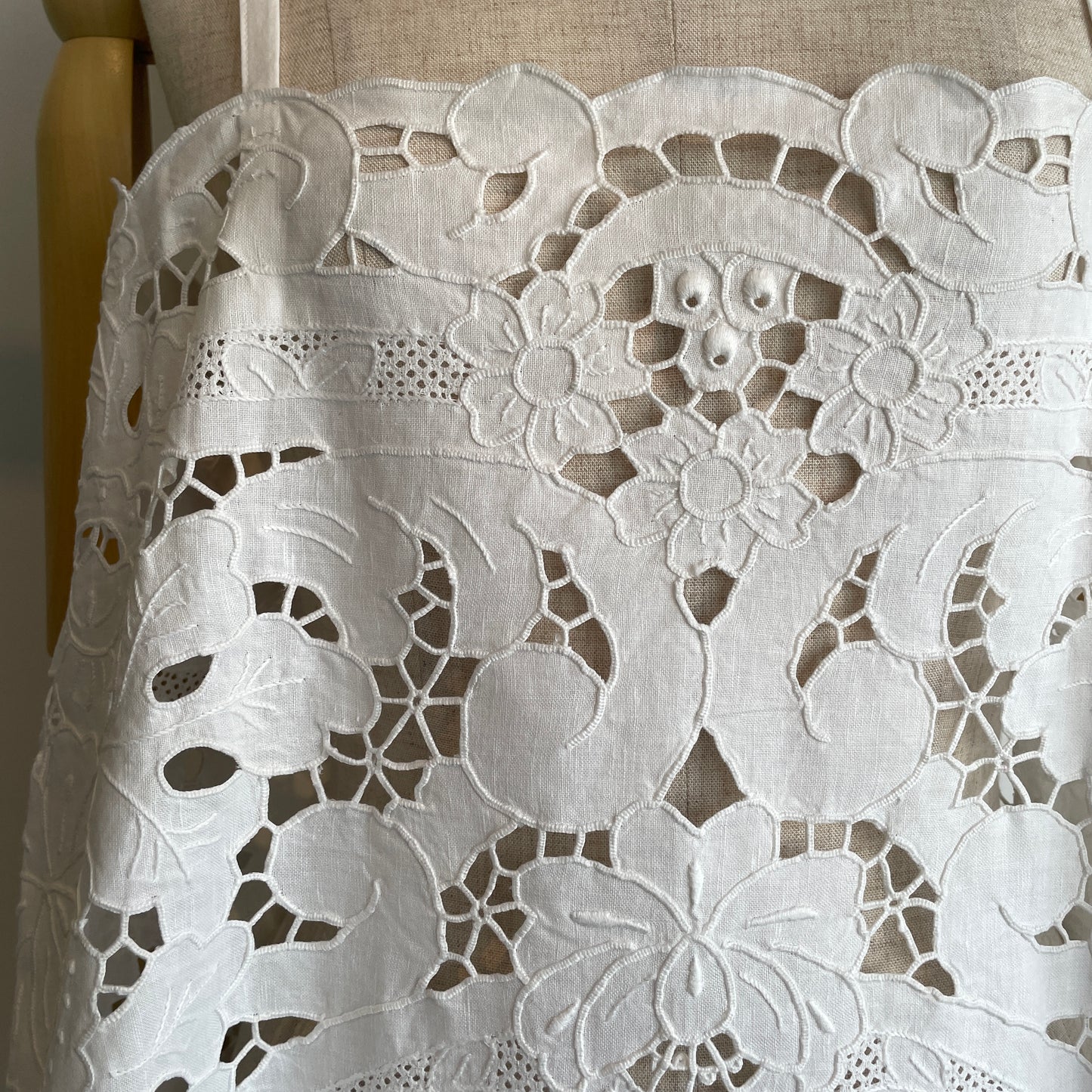 Heriter //cutwork parts tablecloth aprondress H0-00-7045