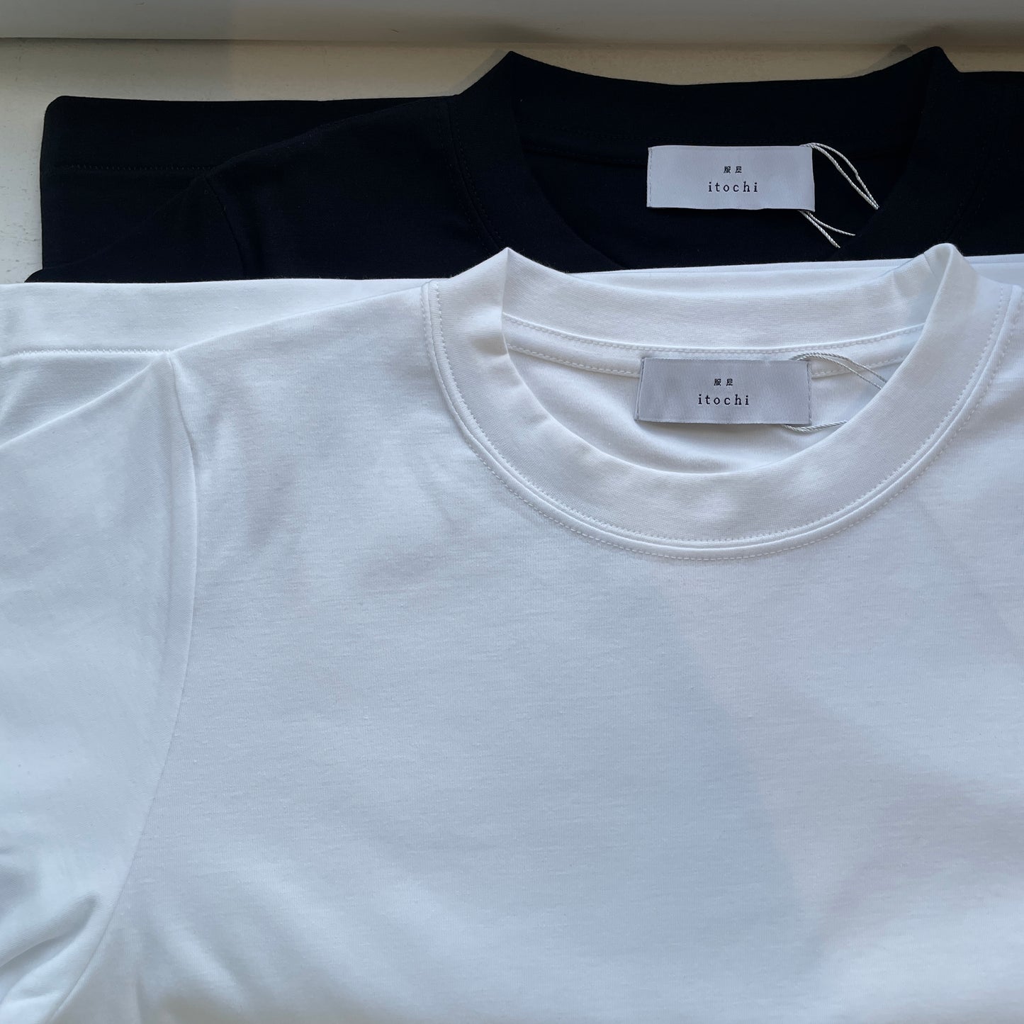 itochi //Suvin cotton smooth crew neck t-shirt