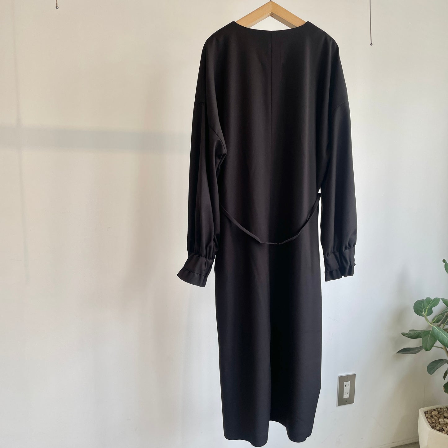 SI-HIRAI //MICRO STRETCH GABA RUBBER CUFF DRESS CHAW24-5018