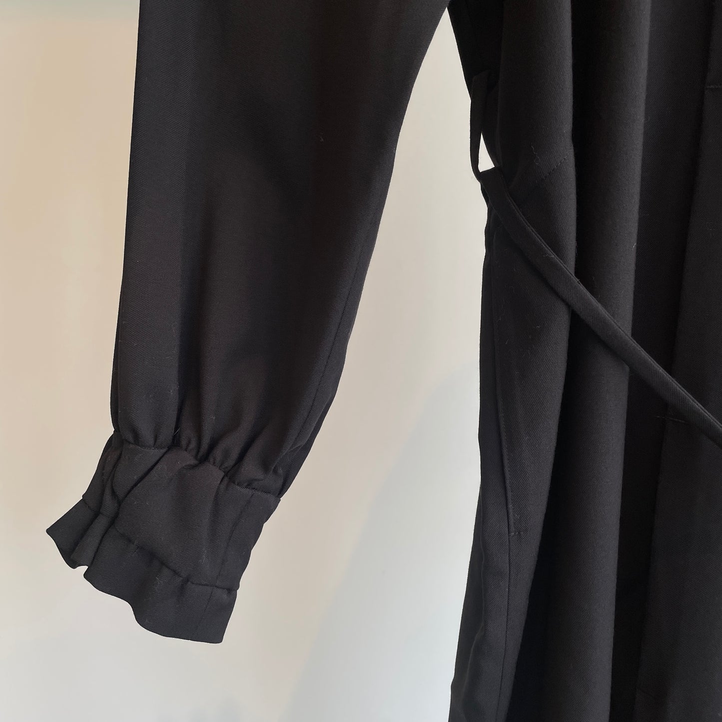 SI-HIRAI //MICRO STRETCH GABA RUBBER CUFF DRESS CHAW24-5018