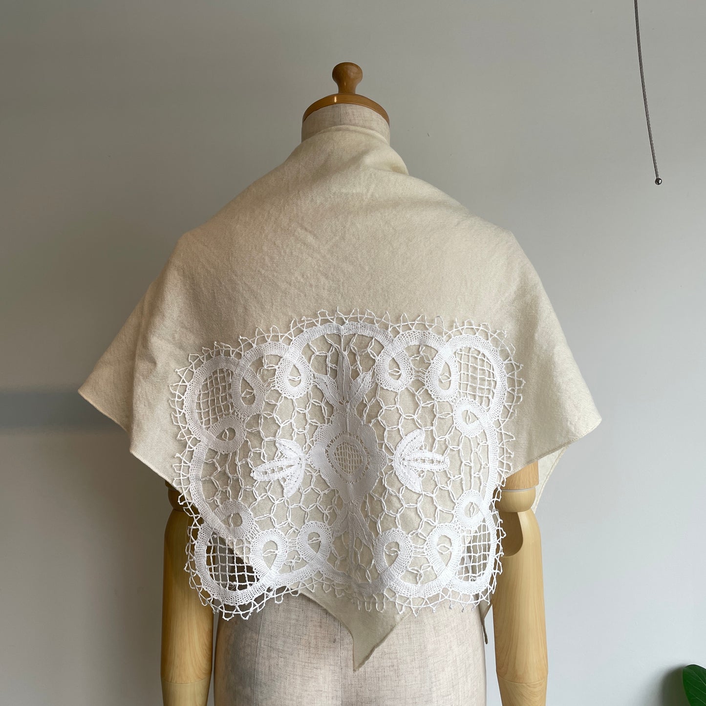Heriter //triangular shawl H0-00-8001