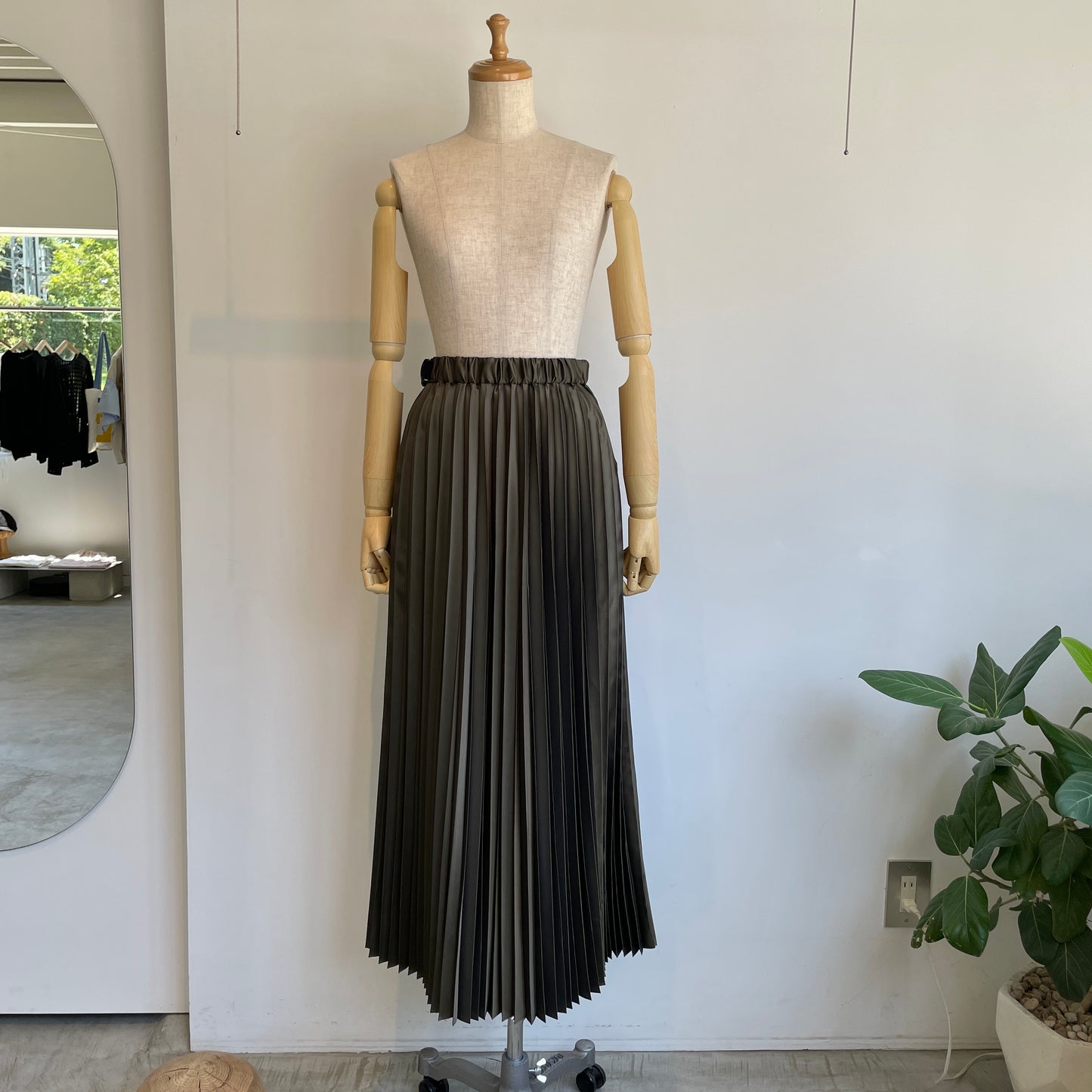 itochi //Polyester twill half way accordion pleated skirt itSK08-11-M