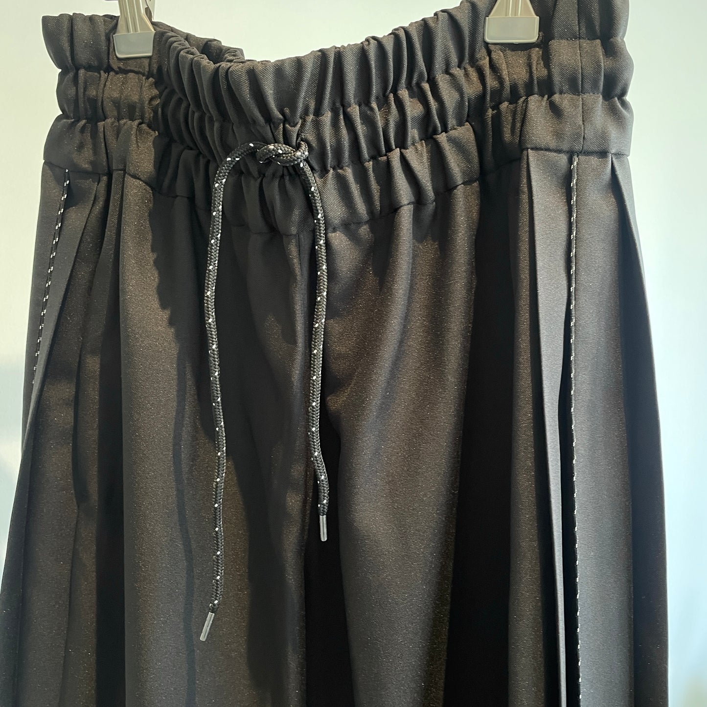 itochi //Polyester Linon pleated track pants