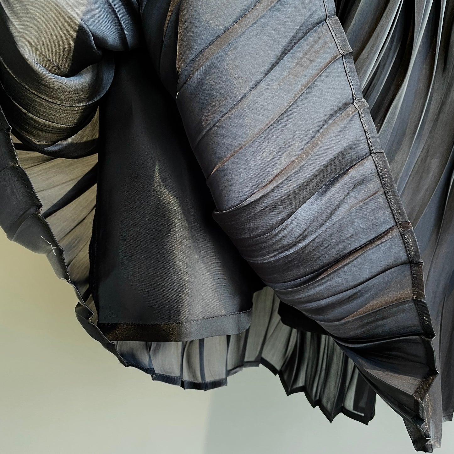 itochi //Aurora cloth double side pleated skirt / black