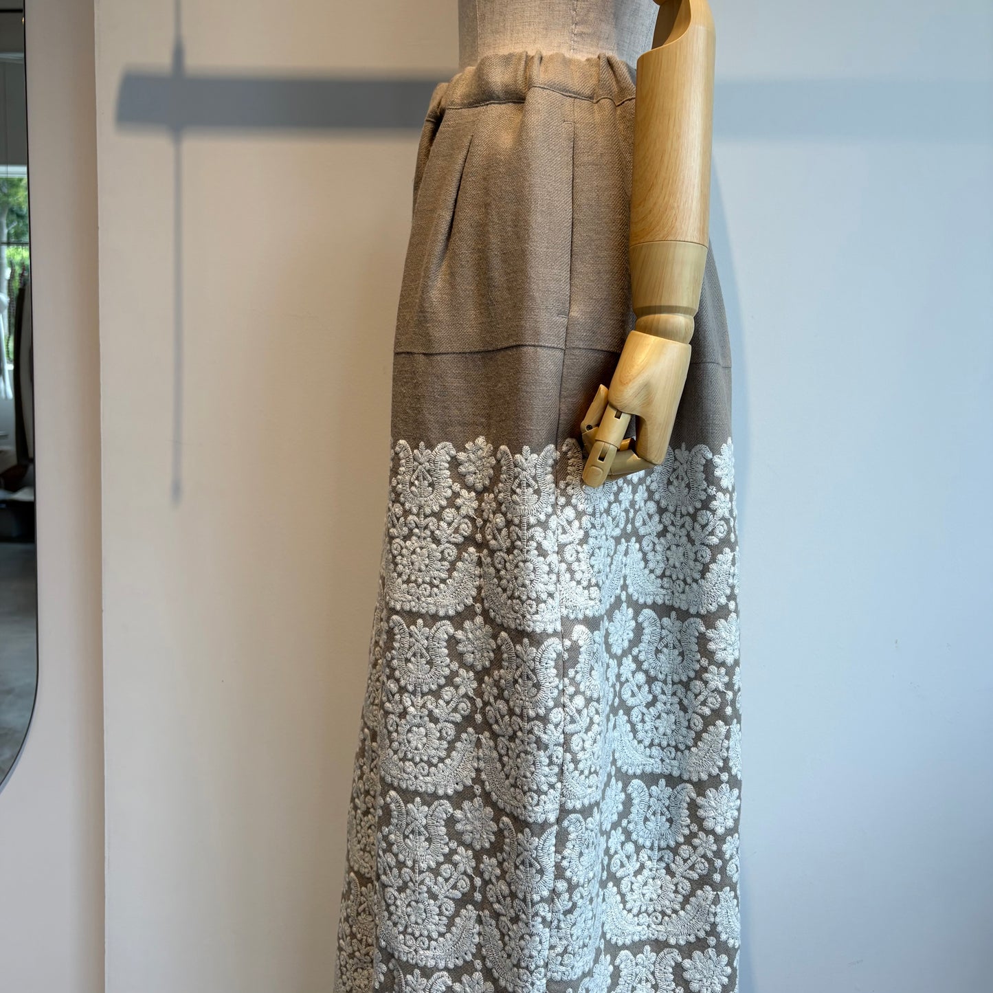 qiri//irásos embroidery cocoon skirt  6301SK003252