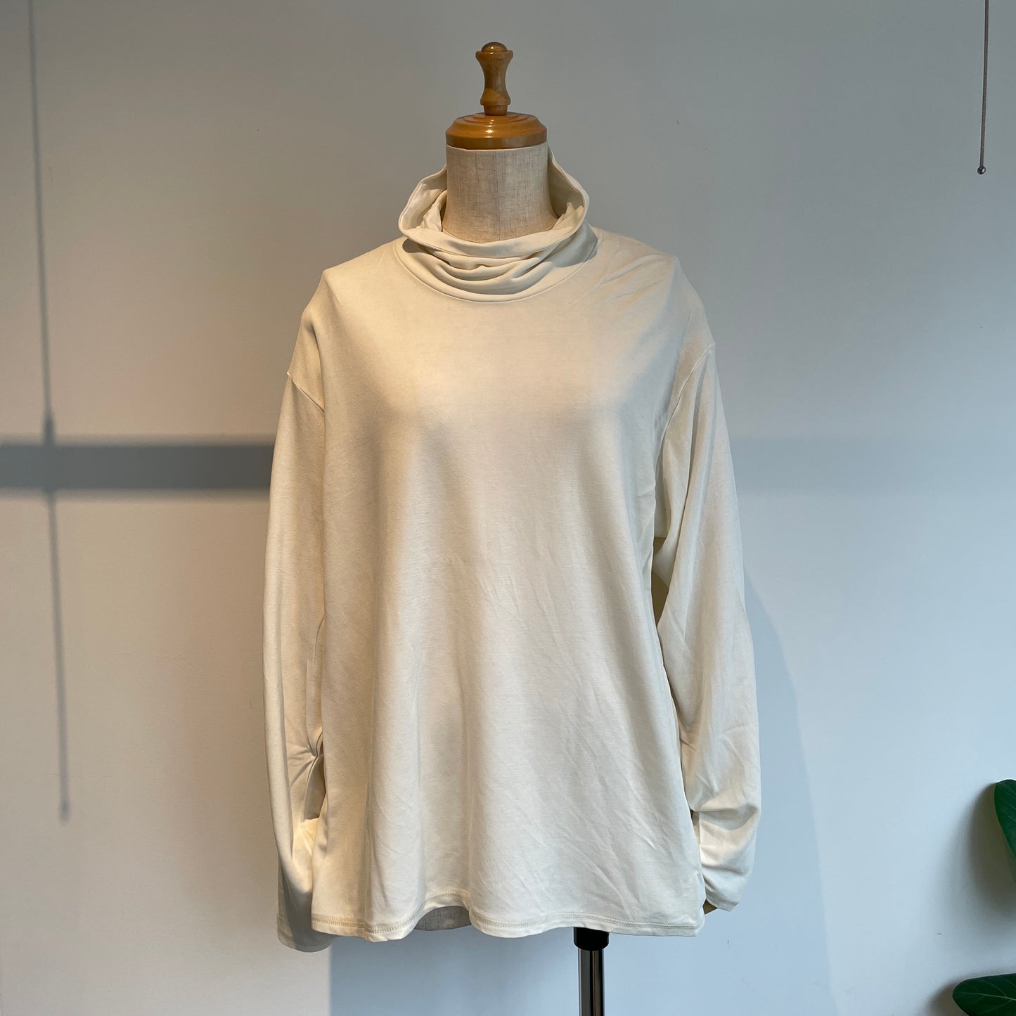yuni //C/Cu モックロディback slit neck 1701CT005252