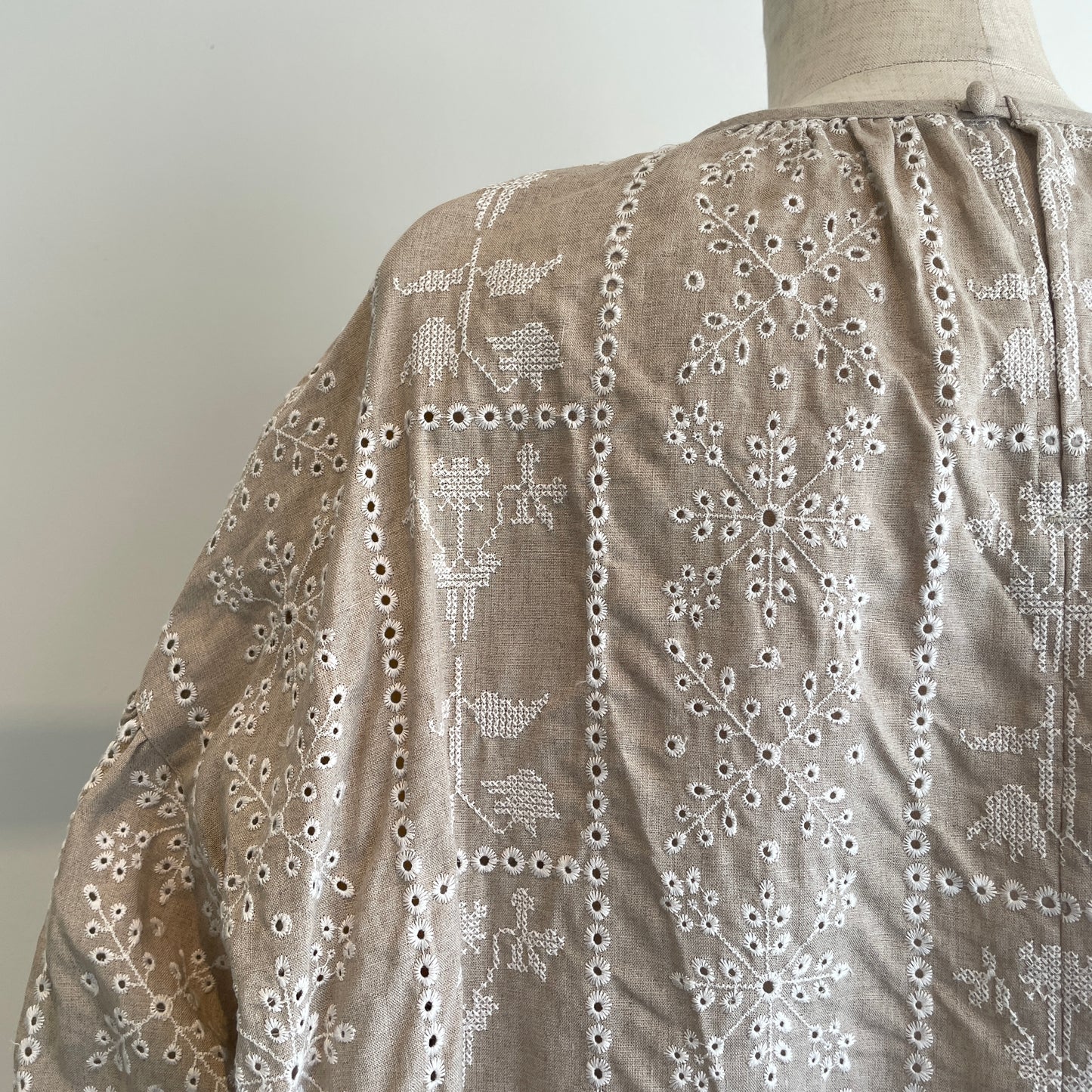 qiri//grow’ embroidery ギャザースリーブブラウス 6301BL005261