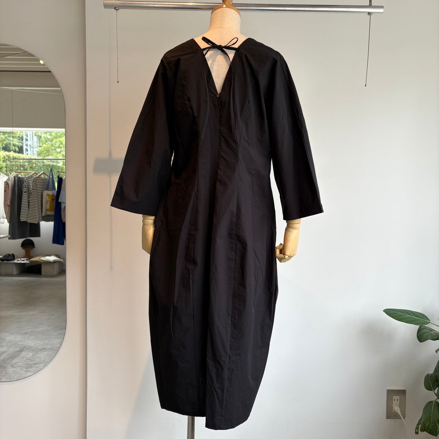 NATIVE VILLAGE//No.07 landscape : 風景 刺繍襟ダーツドレス(black)