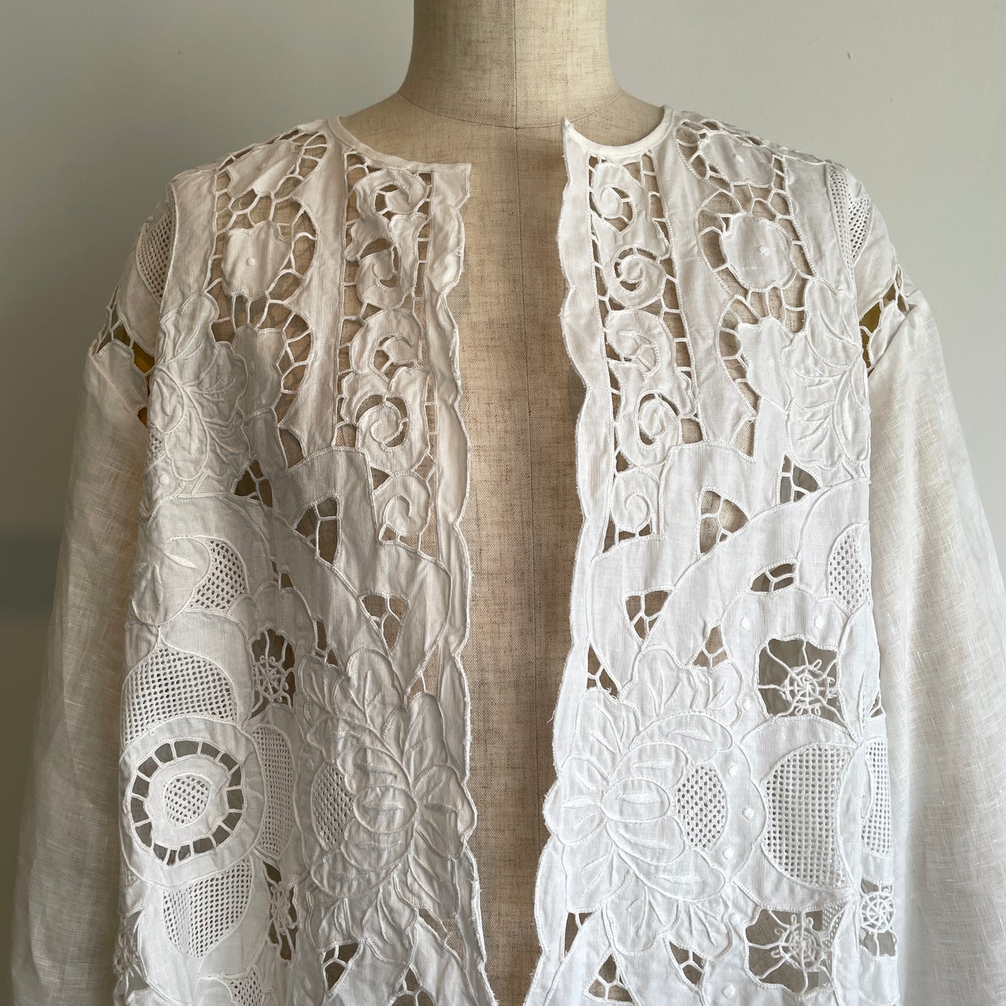 heriter//cutwork parts robe H0-00-3032